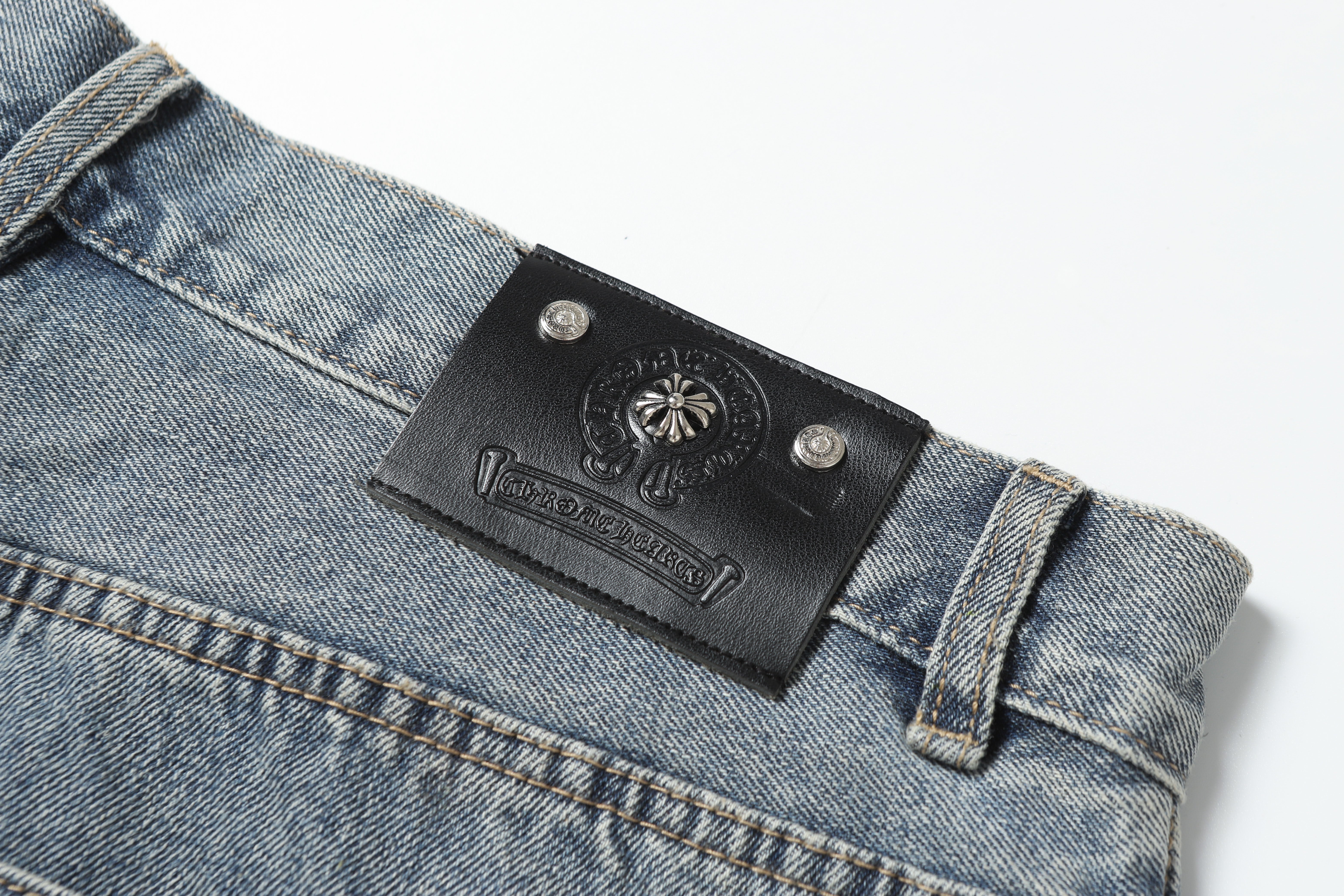 【Chrome Hearts】クロムハーツ ホワイト＆ブラック レザー クロスパッチ ジーンズ