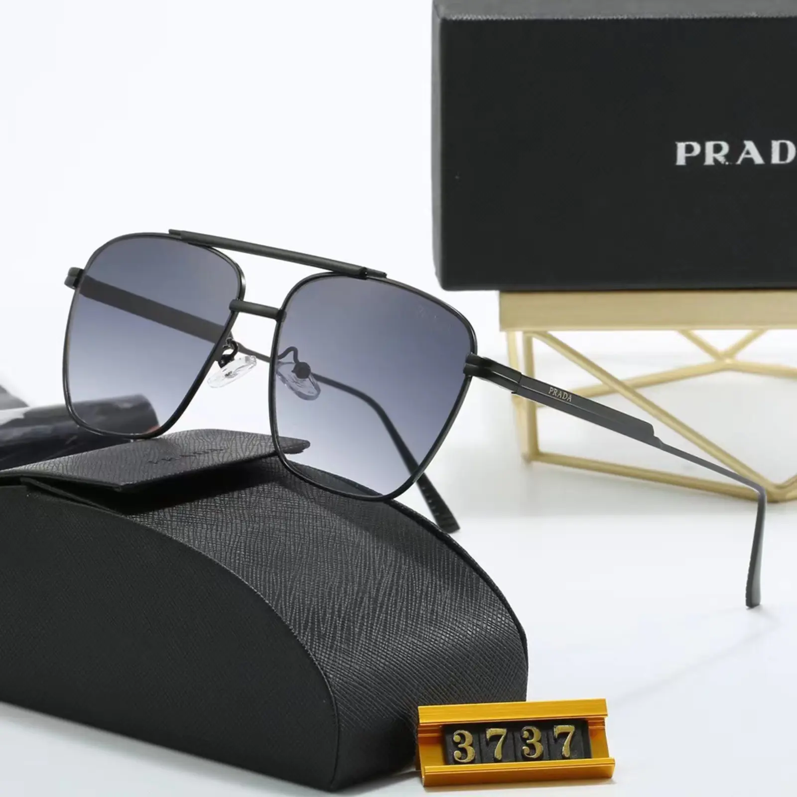 Prada サングラス 17
