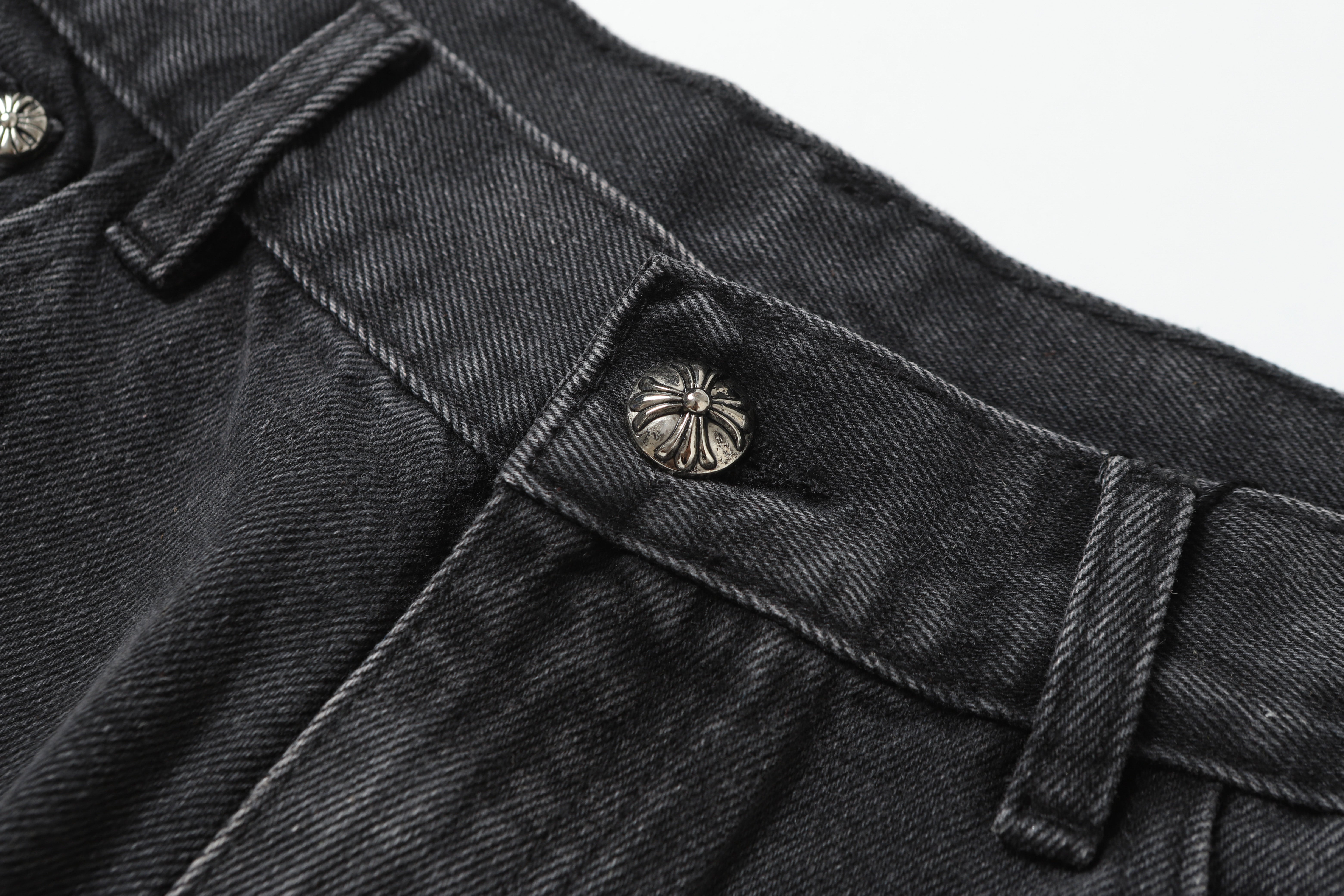 【Chrome Hearts】クロムハーツ ホワイト＆ブラック レザー クロスパッチ ジーンズ