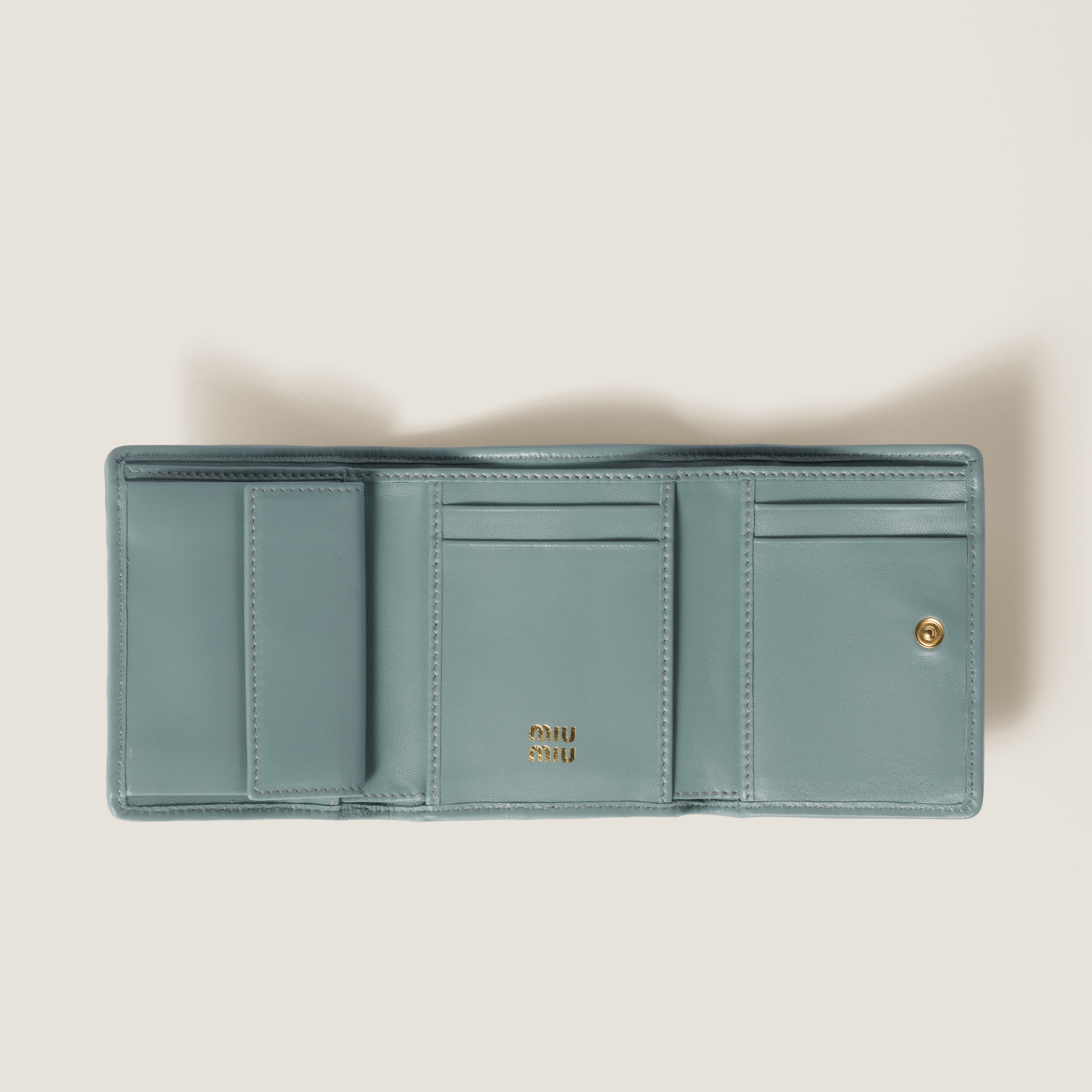 【2025年最新】ミュウミュウ マテラッセレザー 三つ折り財布の人気アイテム