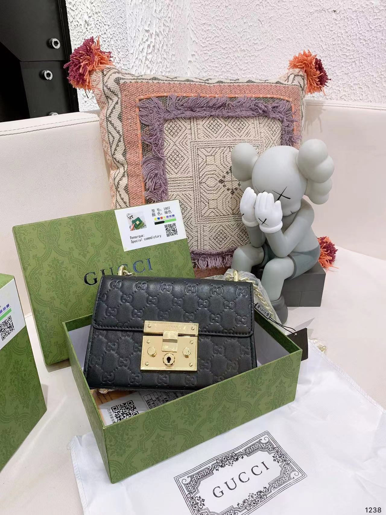 【GUCCI】グッチ〔パドロック〕GG スモール ショルダーバッグ