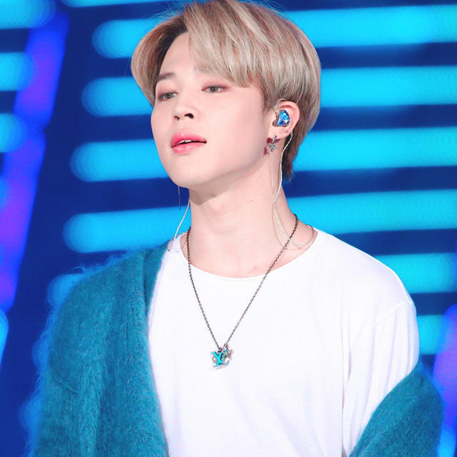 【国内発送/直営店】ネックレス 大人気！残りわずか♪ 防弾少年団BTSジミンJIMINが着用しているLVのイニシャルペンダントです