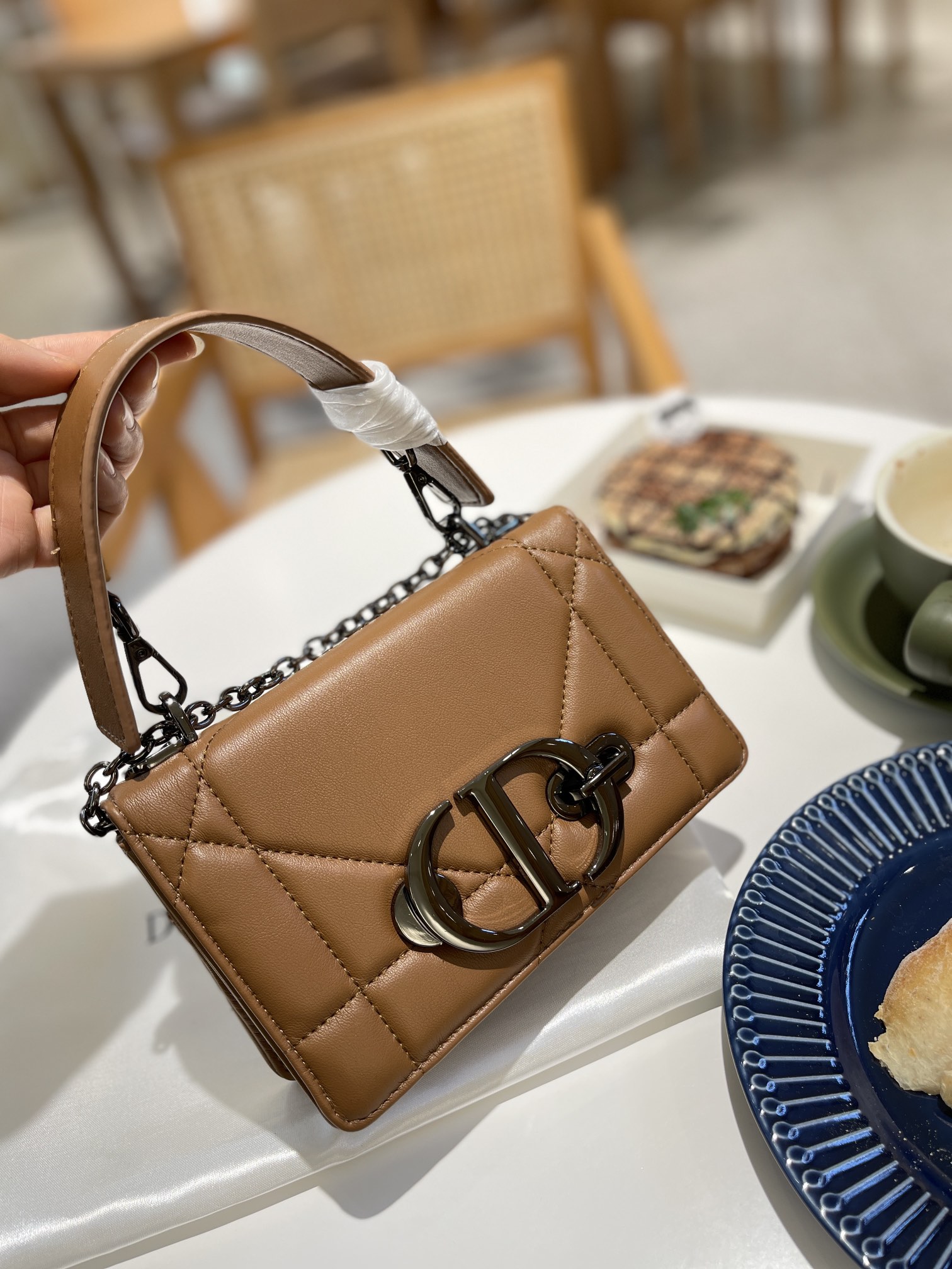 DIOR】30 MONTAIGNE チェーンバッグ 3色【バッグ】 – 高島屋オンライン 