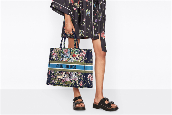 DIOR BOOK TOTE バッグ D-Constellation エンブロイダリー (42 x 35 x 18.5 cm)-高島屋オンラインストア - 公式