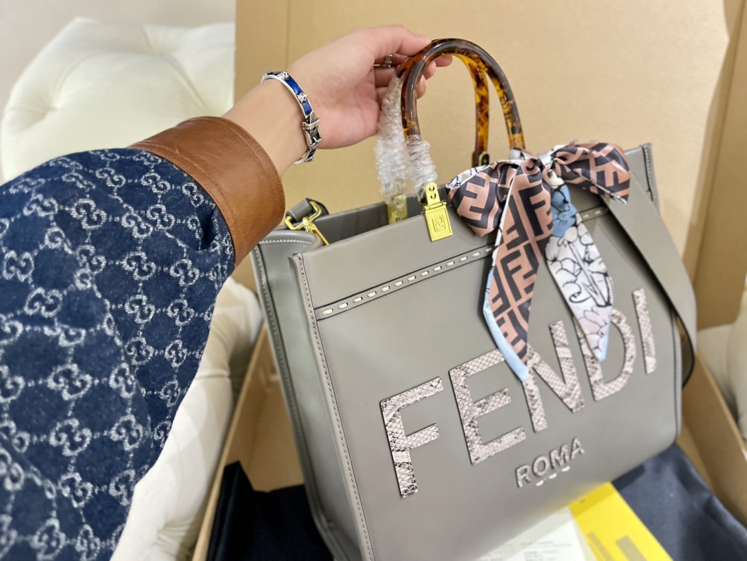 Fendiサンシャイントートバッグ-高島屋オンラインストア - 公式
