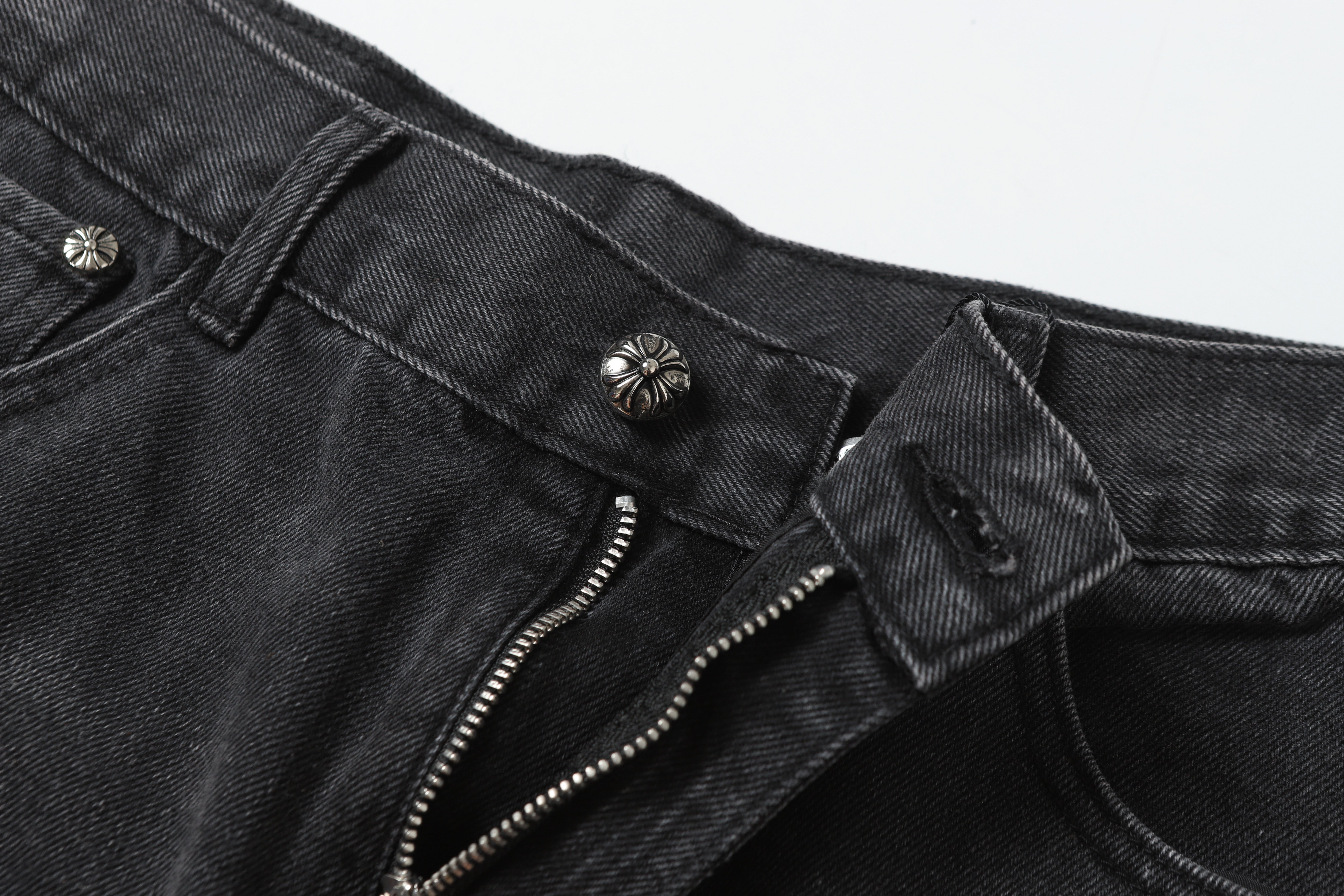 【Chrome Hearts】クロムハーツ ブラッククロスパッチ グレージーンズ