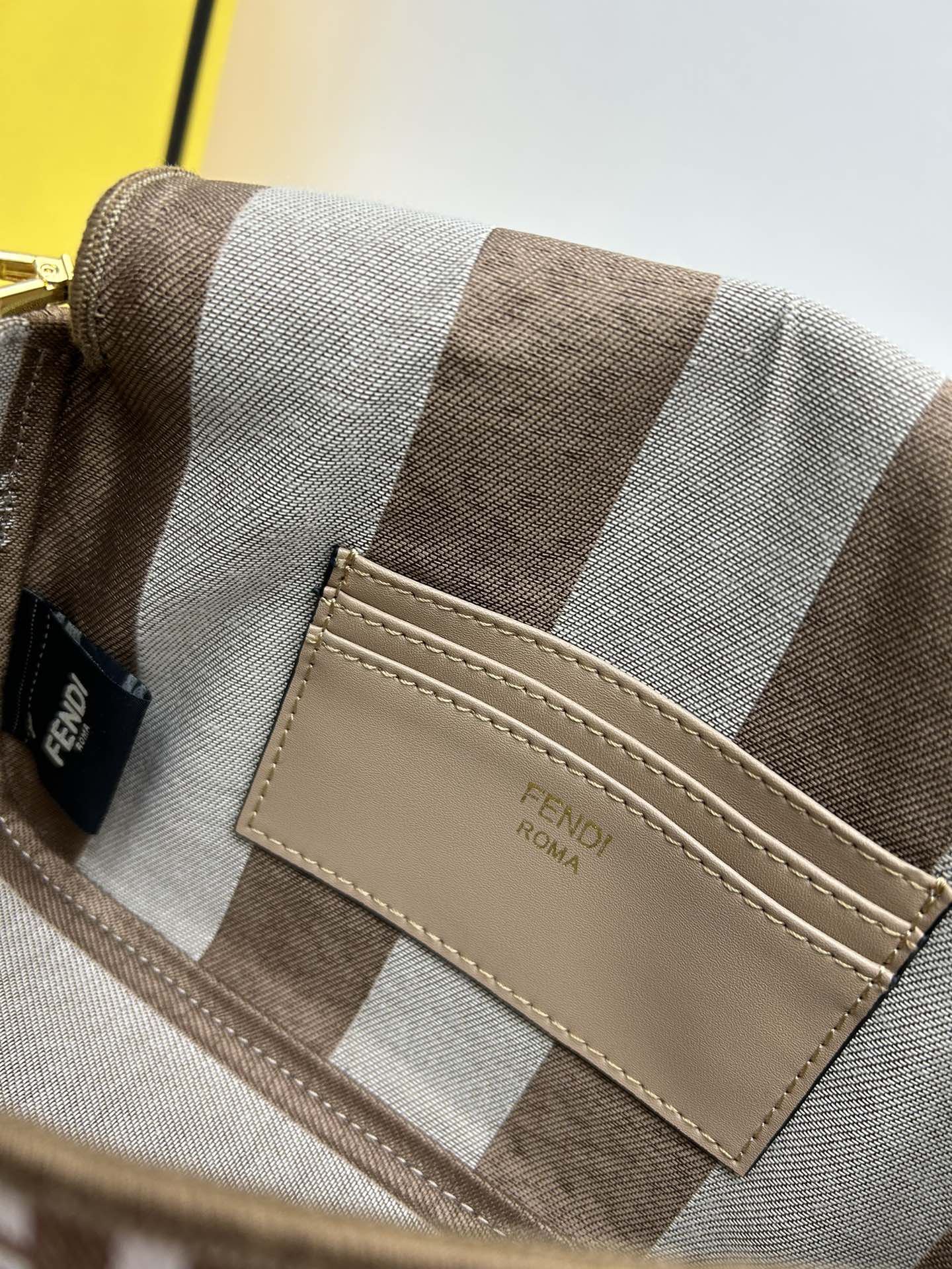 FENDI アイコニックなバゲット スモール ハンドバッグ-高島屋オンラインストア - 公式