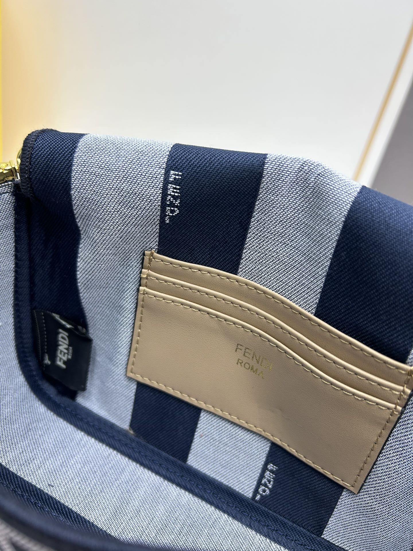 FENDI アイコニックなバゲット スモール ハンドバッグ-高島屋オンラインストア - 公式