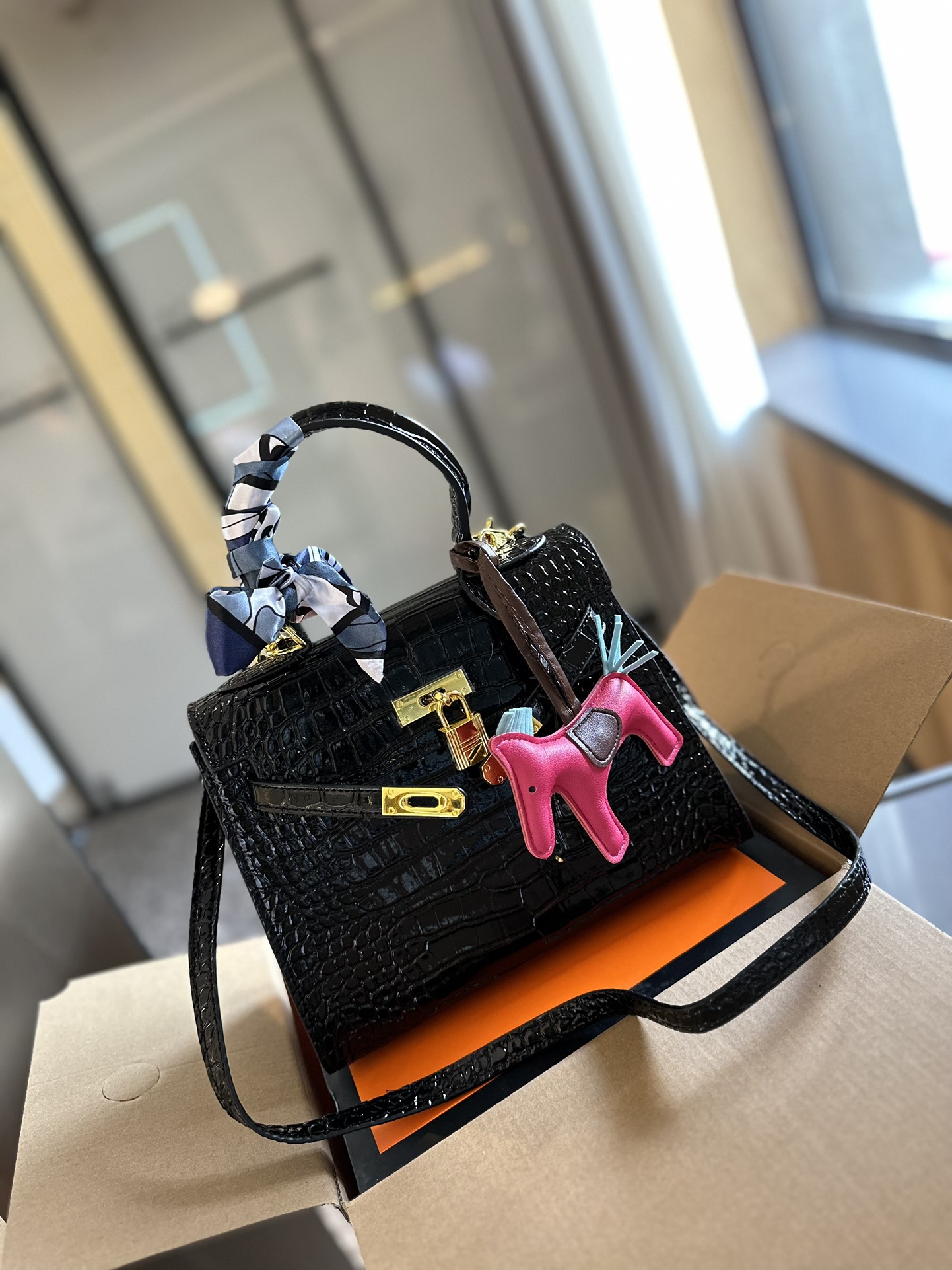 【HERMES】エルメス ケリーシリーズ クロコダイル柄 最新カラー-高島屋オンラインストア - 公式