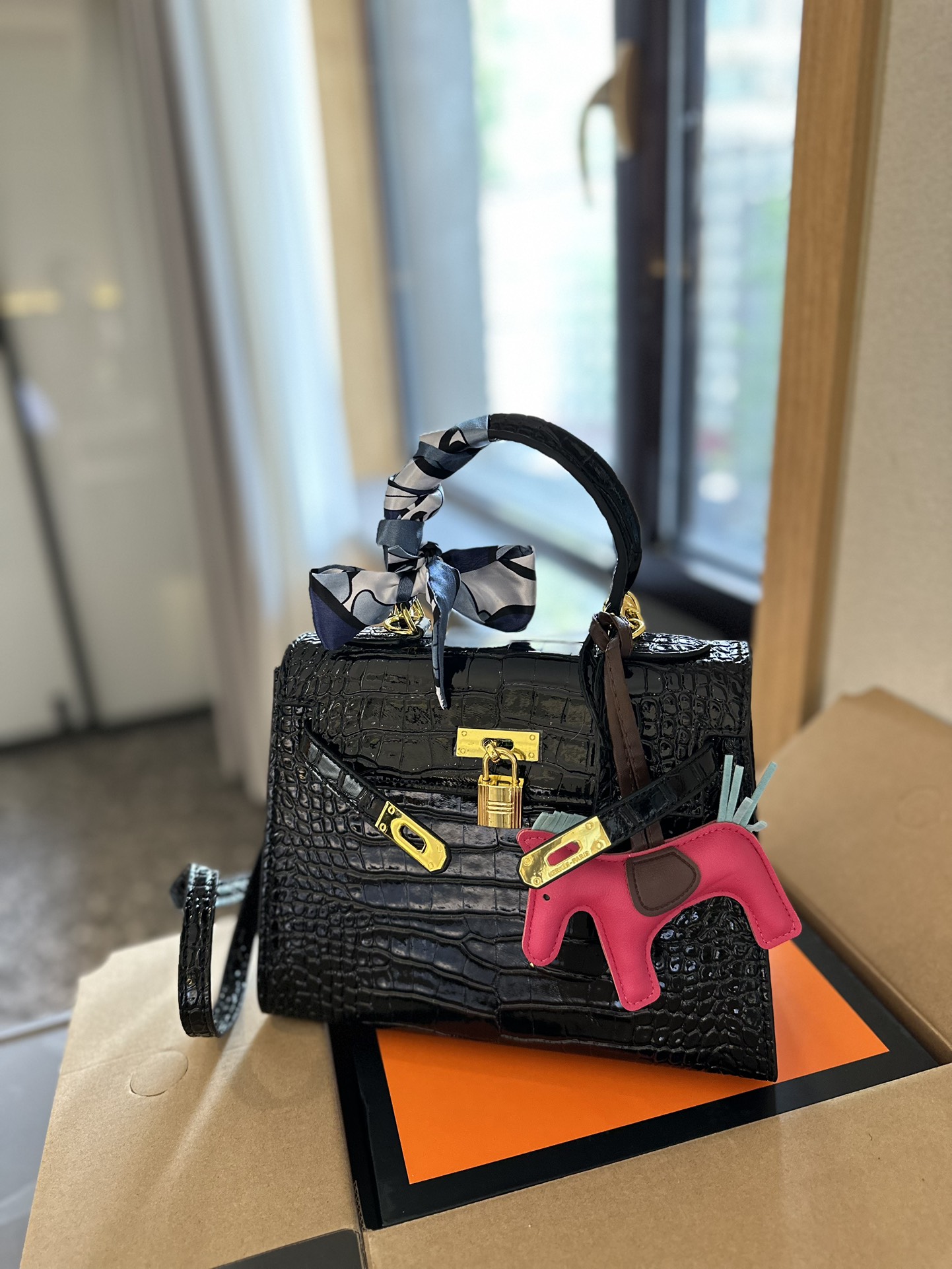 【HERMES】エルメス ケリーシリーズ クロコダイル柄 最新カラー-高島屋オンラインストア - 公式