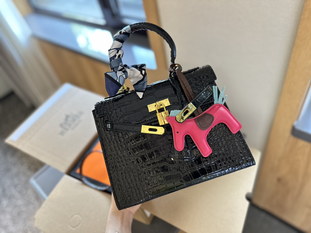 【HERMES】エルメス ケリーシリーズ クロコダイル柄 最新カラー-高島屋オンラインストア - 公式