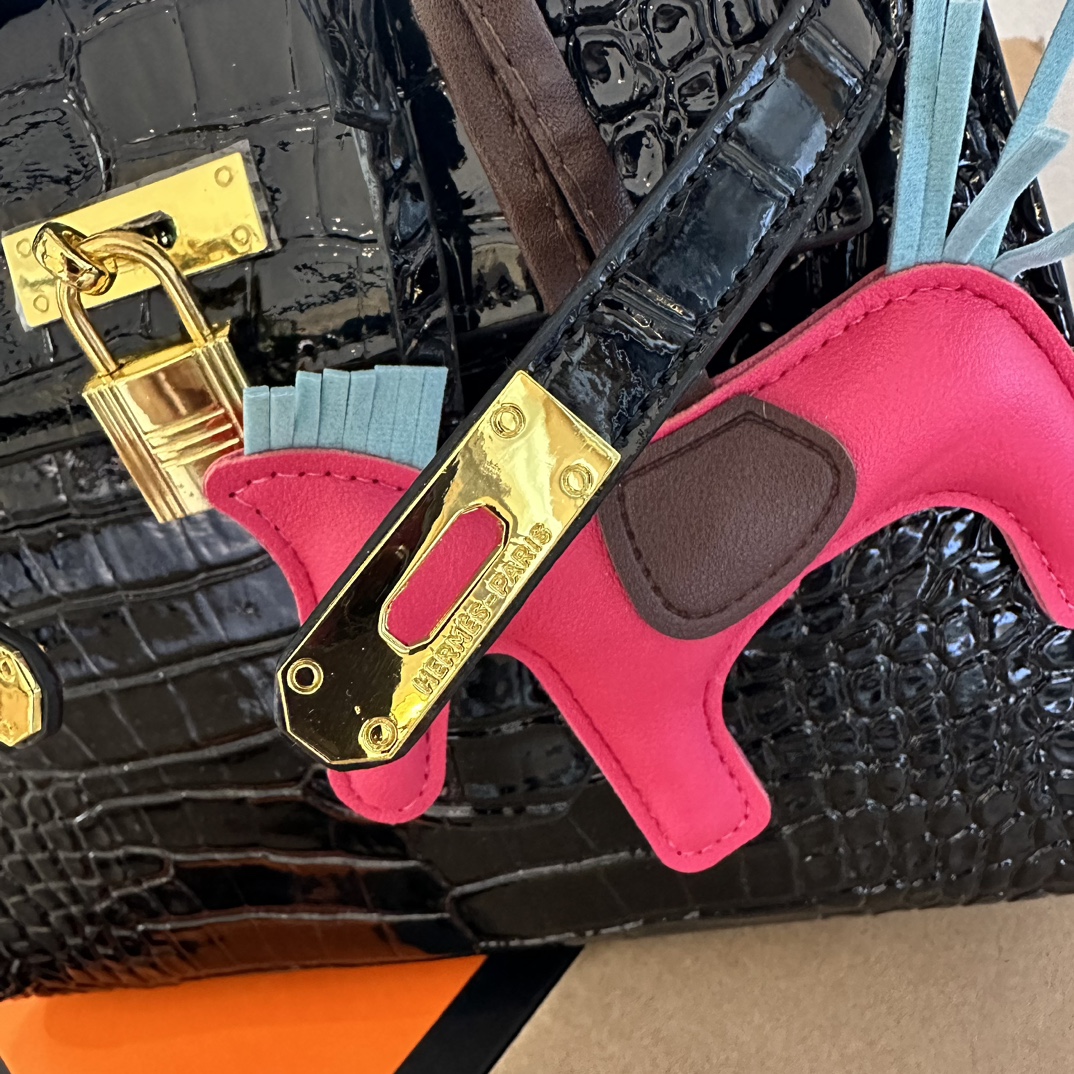 【HERMES】エルメス ケリーシリーズ クロコダイル柄 最新カラー-高島屋オンラインストア - 公式