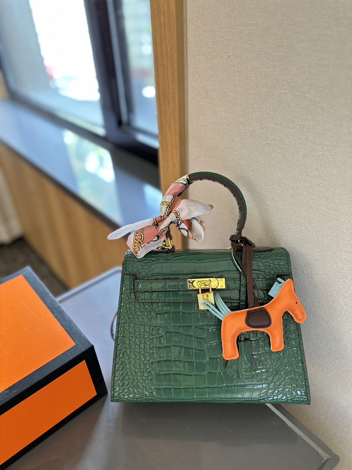 【HERMES】エルメス ケリーシリーズ クロコダイル柄 最新カラー-高島屋オンラインストア - 公式