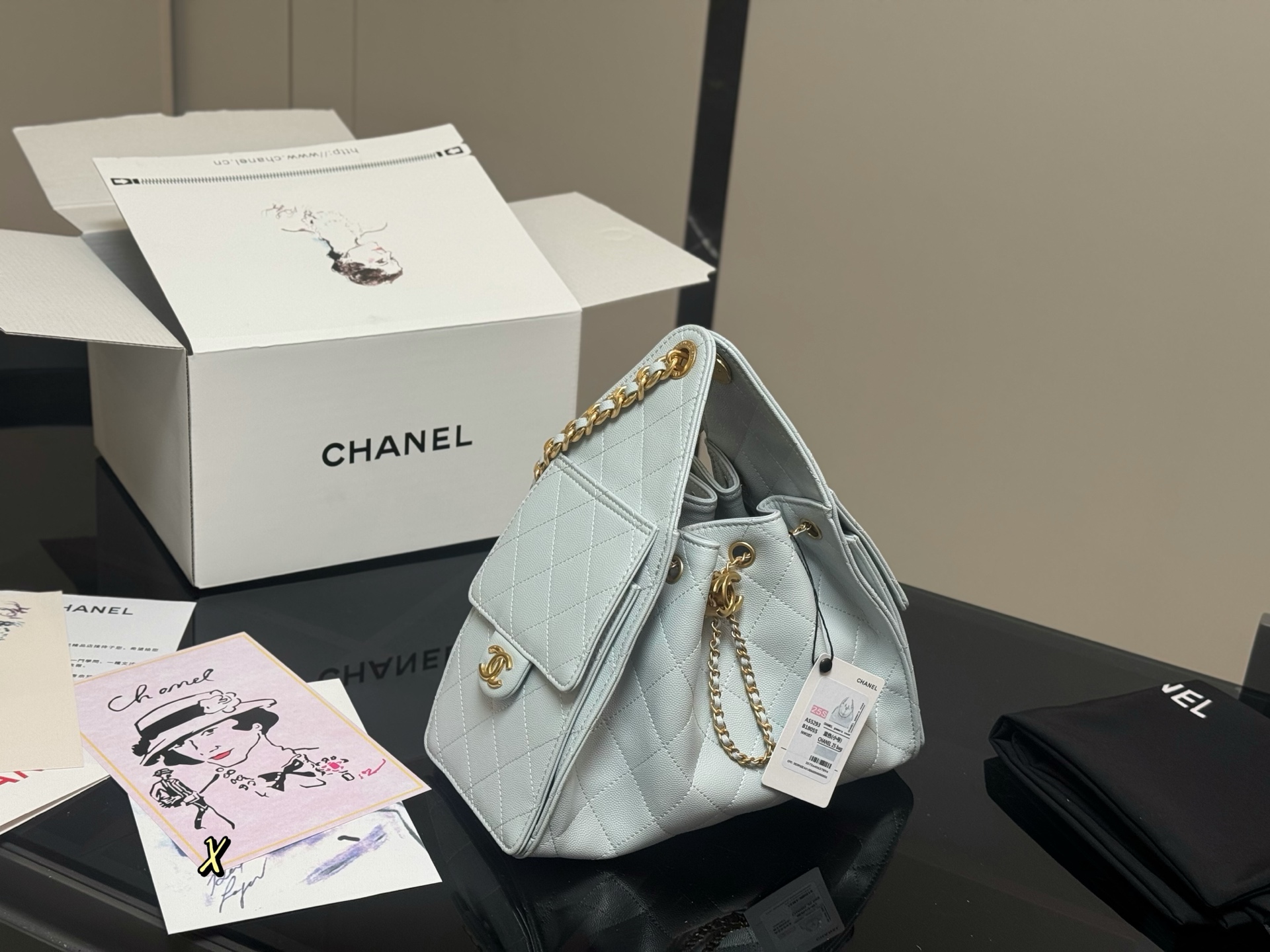 《HOBO》CHANEL 25S新作 スモールハンドバッグ ブラック