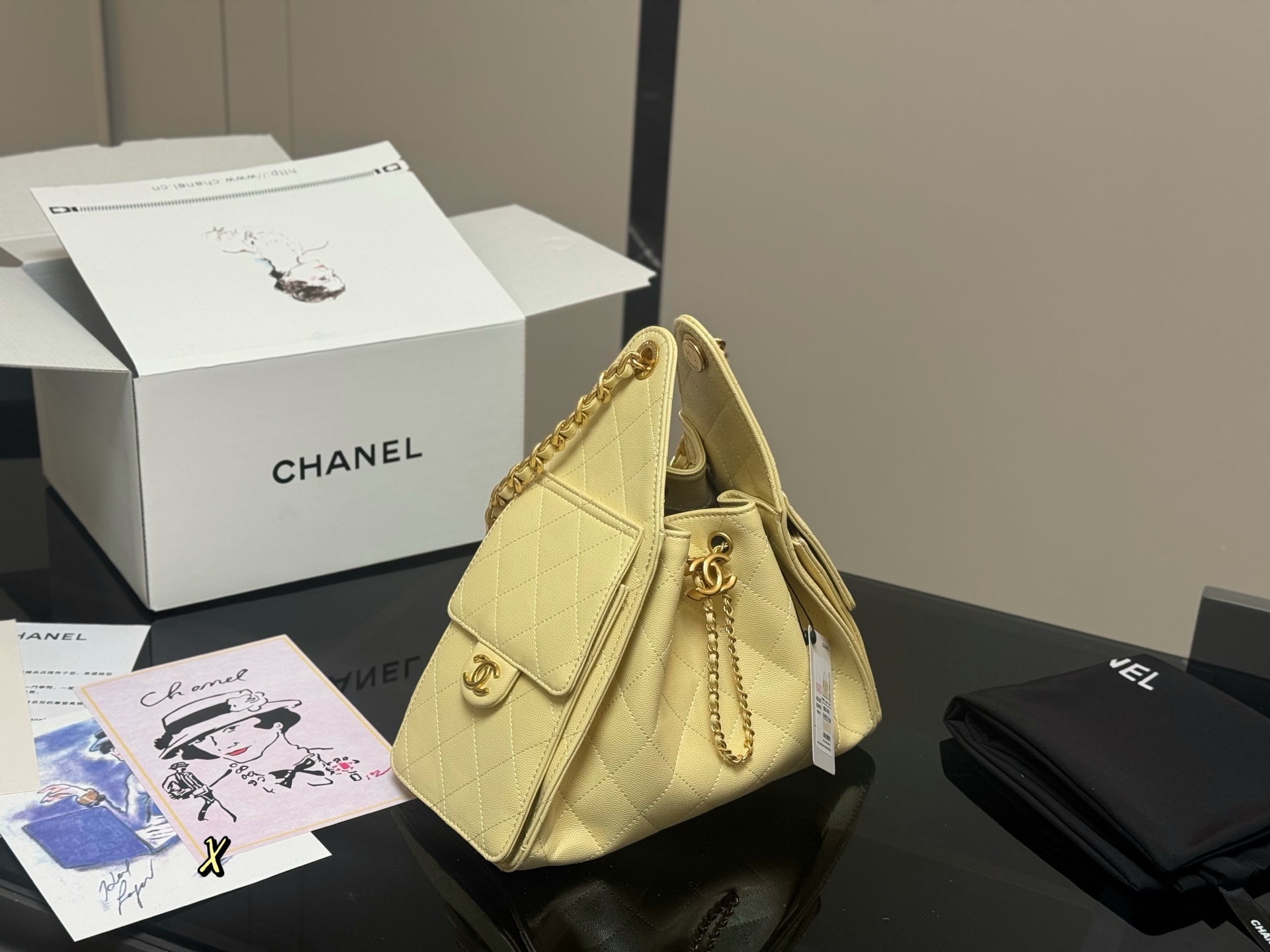 《HOBO》CHANEL 25S新作 スモールハンドバッグ ブラック