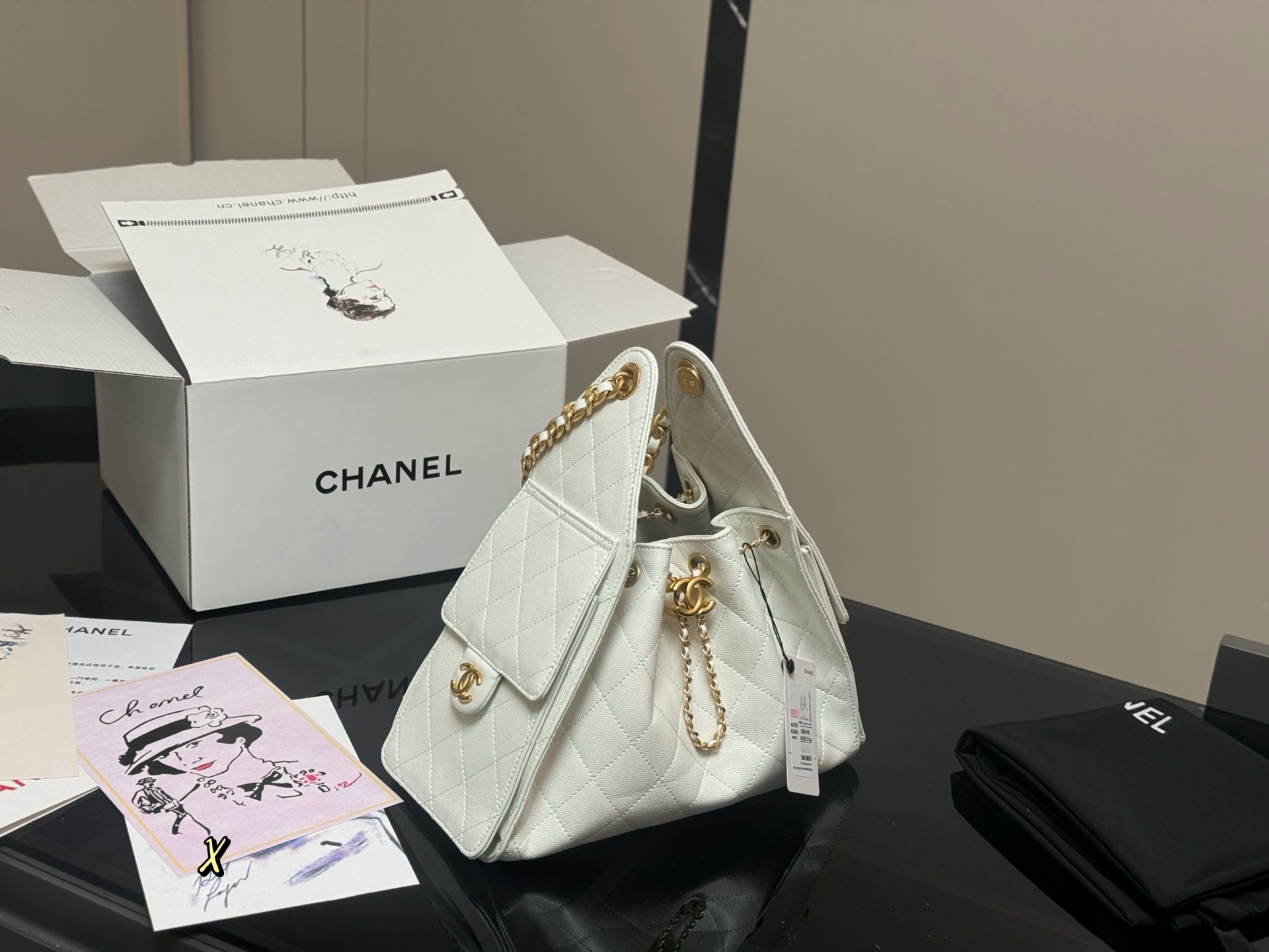 《HOBO》CHANEL 25S新作 スモールハンドバッグ ブラック