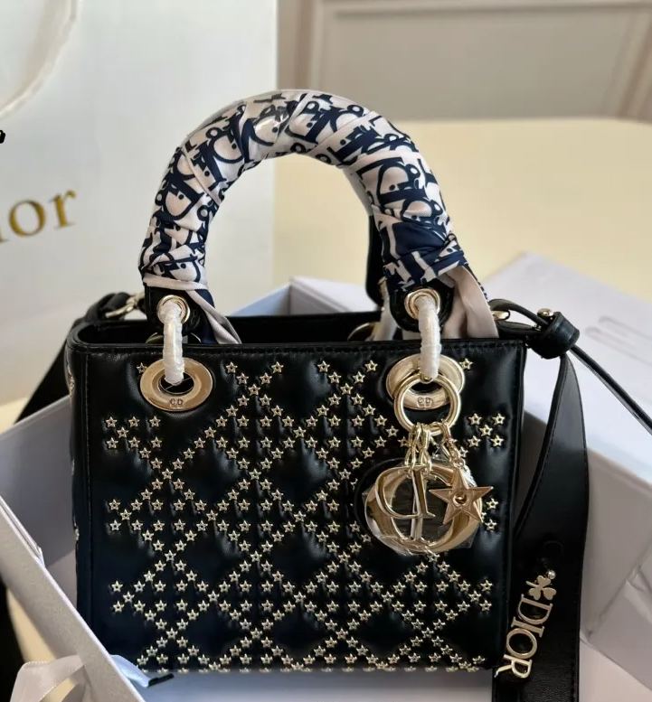 Lady Dior ディオールの小さな星の妃のハンドバッグ-高島屋オンラインストア - 公式