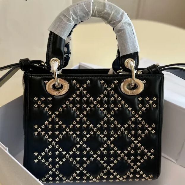 Lady Dior ディオールの小さな星の妃のハンドバッグ-高島屋オンラインストア - 公式