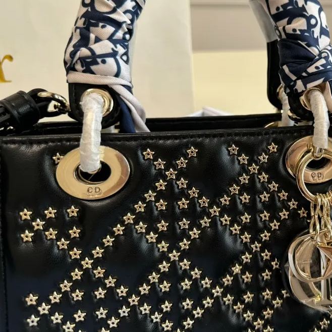 Lady Dior ディオールの小さな星の妃のハンドバッグ-高島屋オンラインストア - 公式