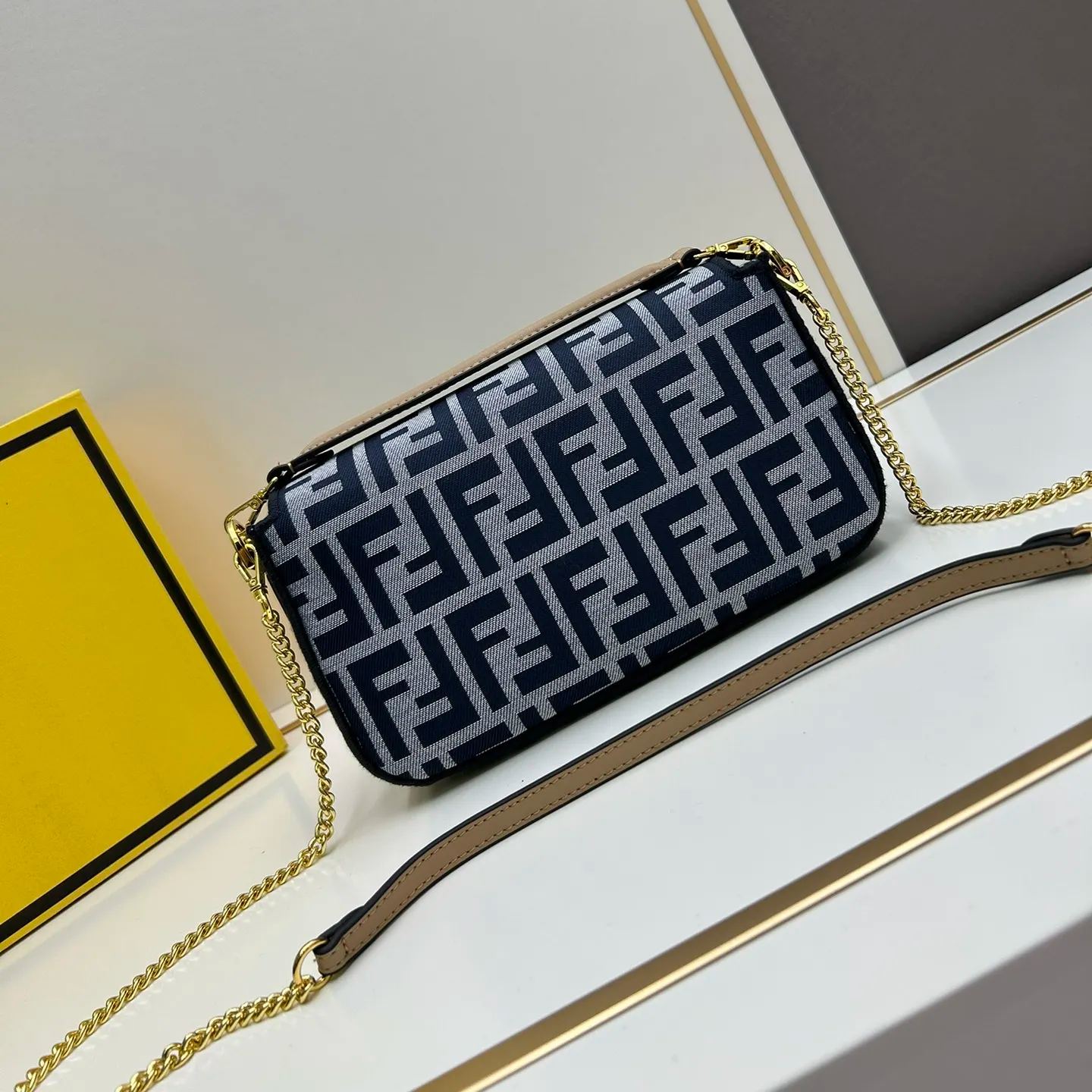 FENDI アイコニックなバゲット スモール ハンドバッグ-高島屋オンラインストア - 公式