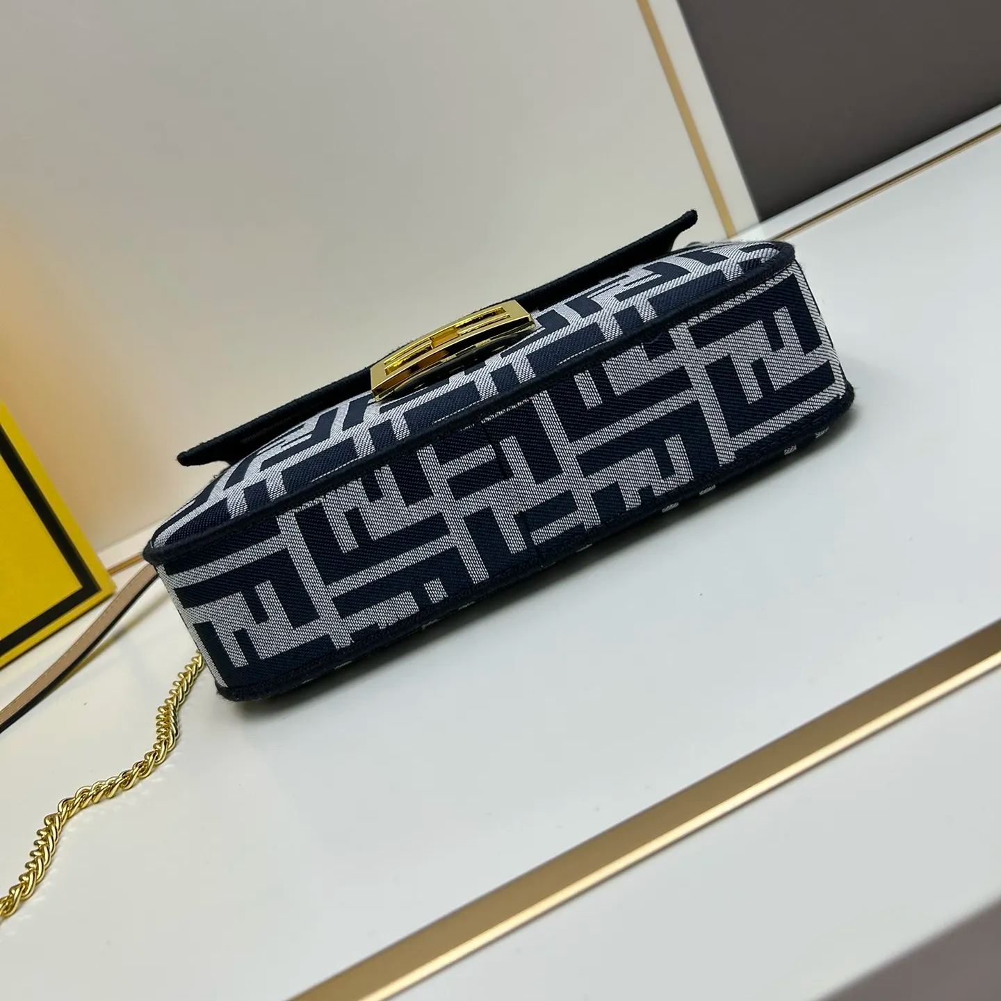 FENDI アイコニックなバゲット スモール ハンドバッグ-高島屋オンラインストア - 公式