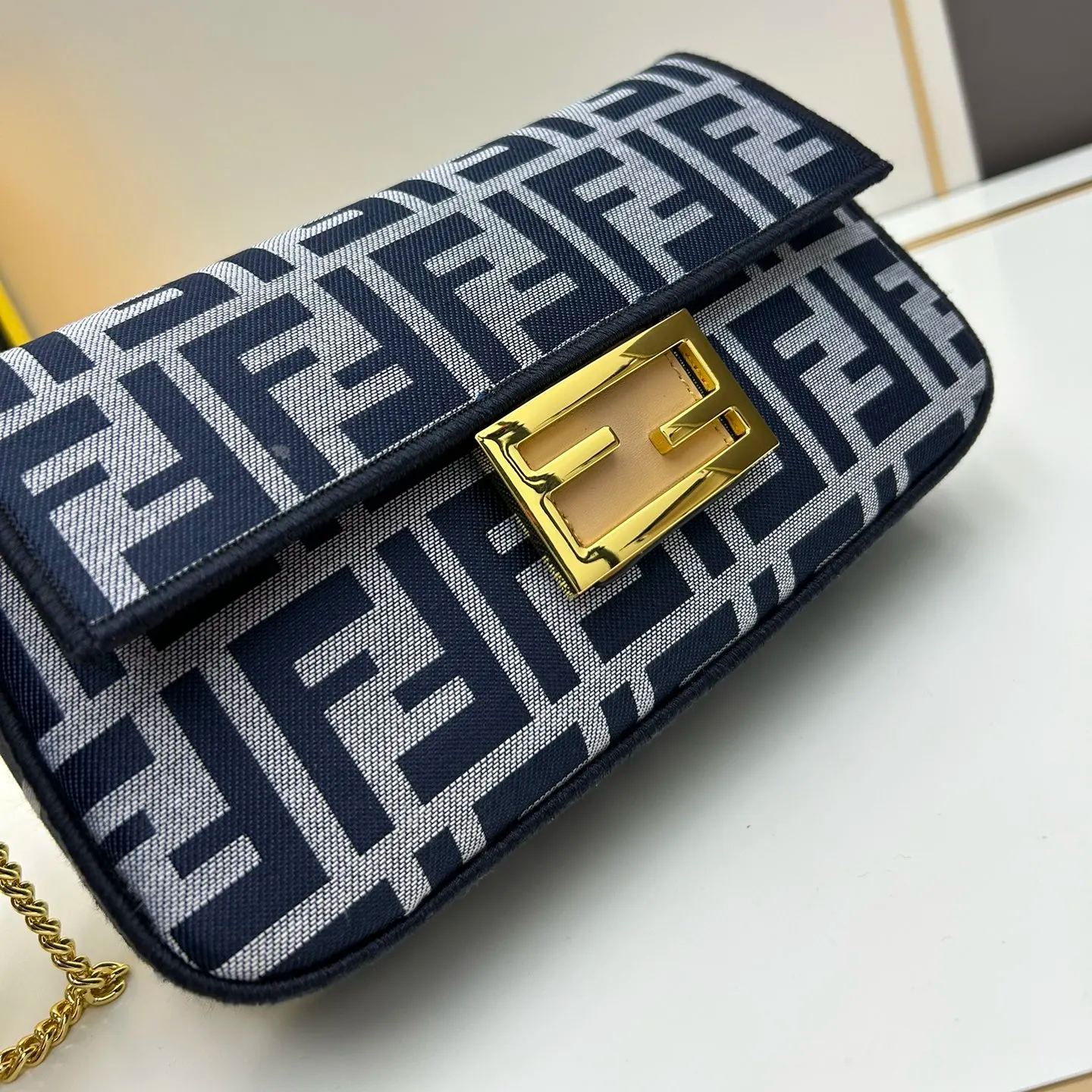 FENDI アイコニックなバゲット スモール ハンドバッグ-高島屋オンラインストア - 公式