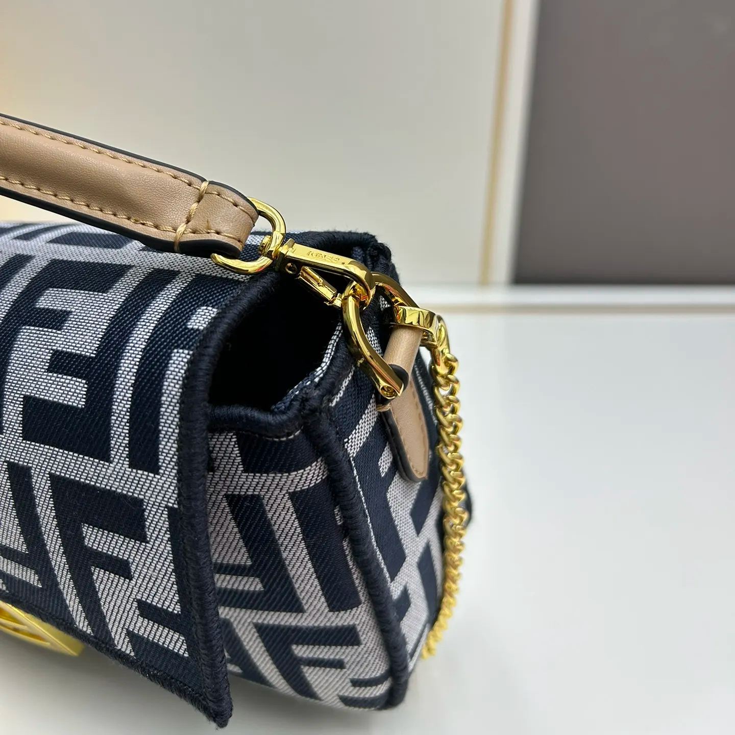 FENDI アイコニックなバゲット スモール ハンドバッグ-高島屋オンラインストア - 公式