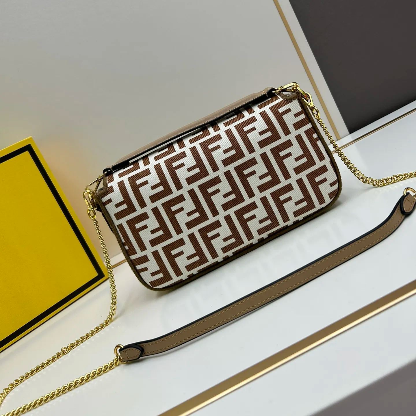 FENDI アイコニックなバゲット スモール ハンドバッグ-高島屋オンラインストア - 公式