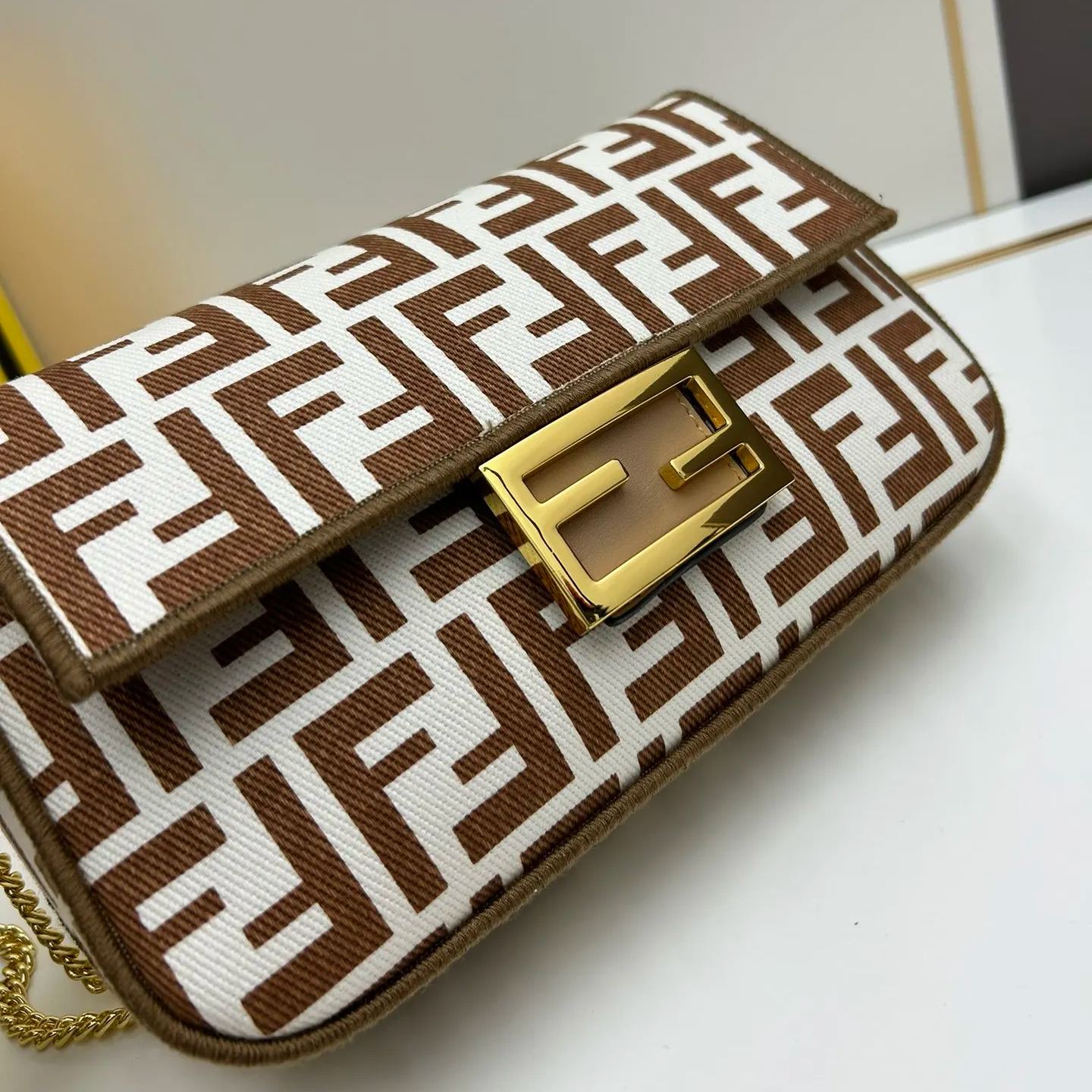 FENDI アイコニックなバゲット スモール ハンドバッグ-高島屋オンラインストア - 公式
