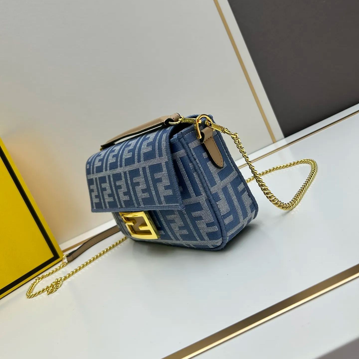 FENDI アイコニックなバゲット スモール ハンドバッグ-高島屋オンラインストア - 公式