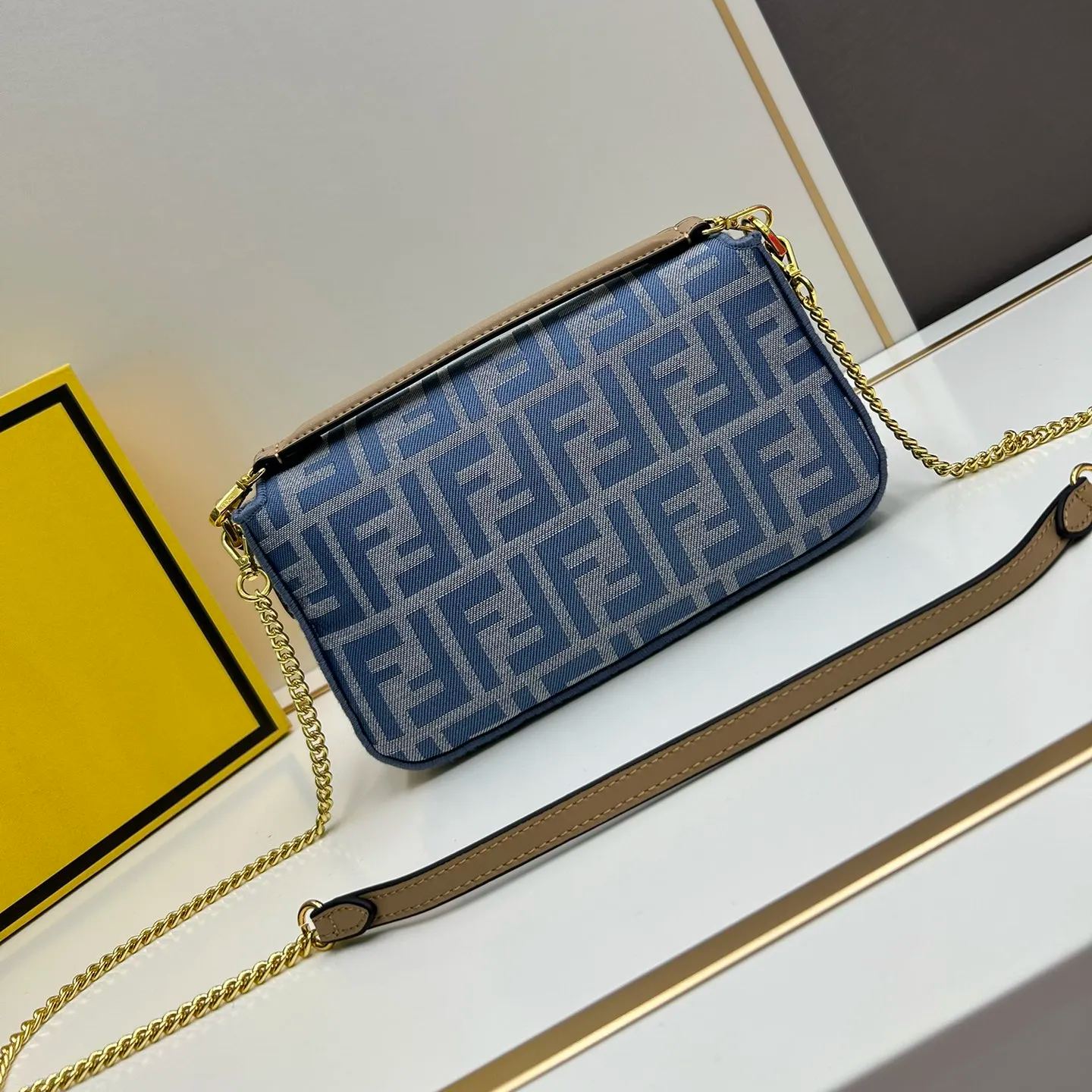 FENDI アイコニックなバゲット スモール ハンドバッグ-高島屋オンラインストア - 公式