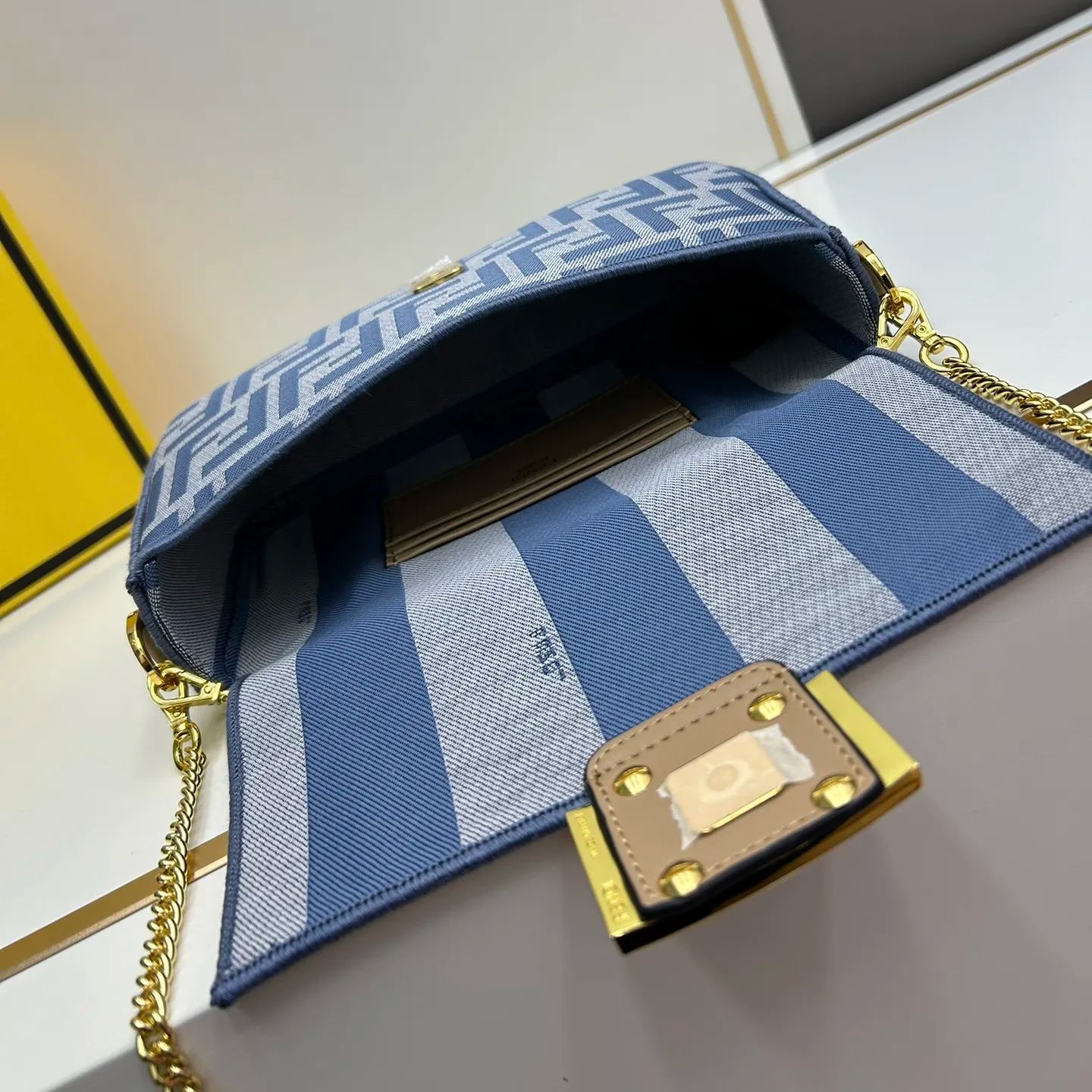 FENDI アイコニックなバゲット スモール ハンドバッグ-高島屋オンラインストア - 公式
