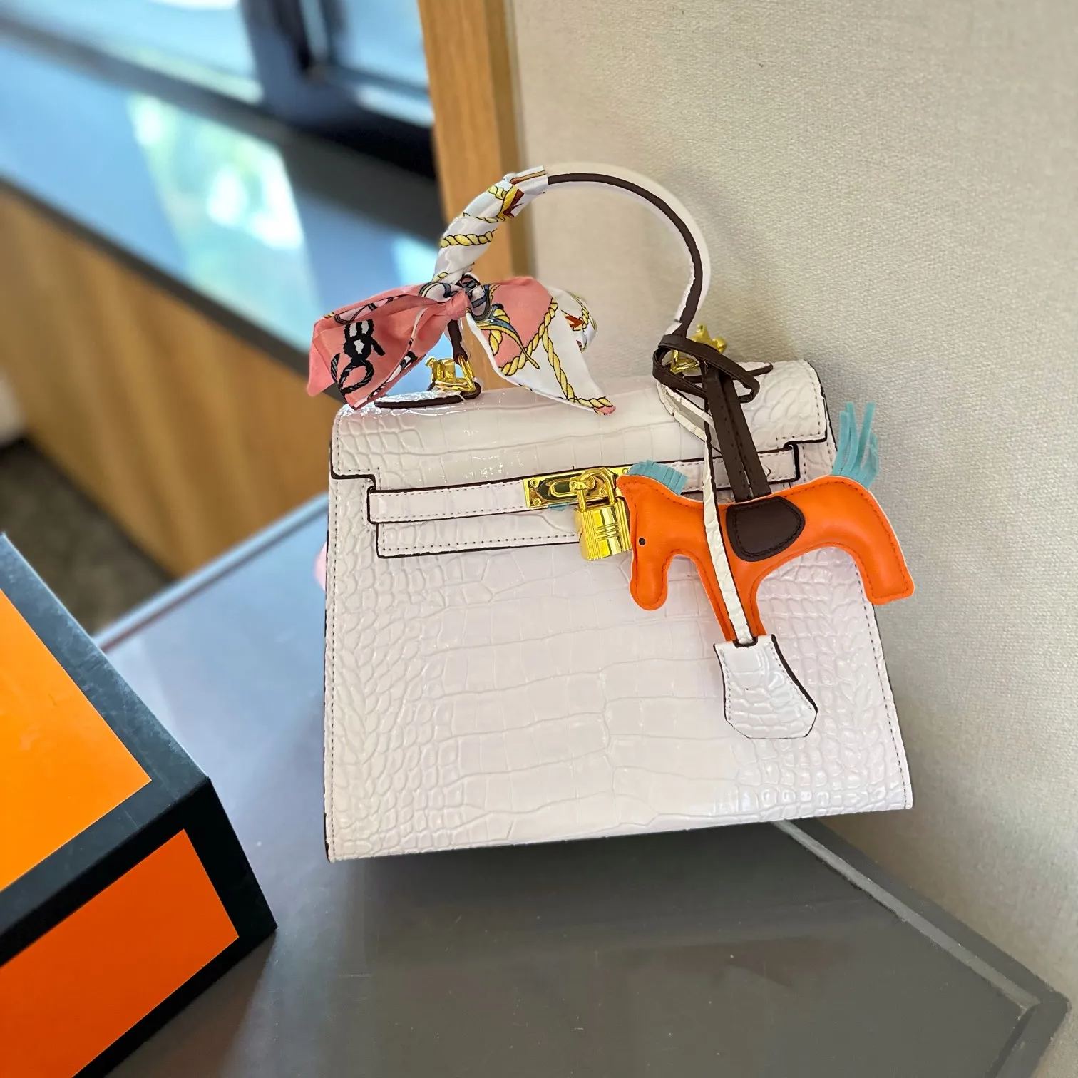 【HERMES】エルメス ケリーシリーズ クロコダイル柄 最新カラー-高島屋オンラインストア - 公式