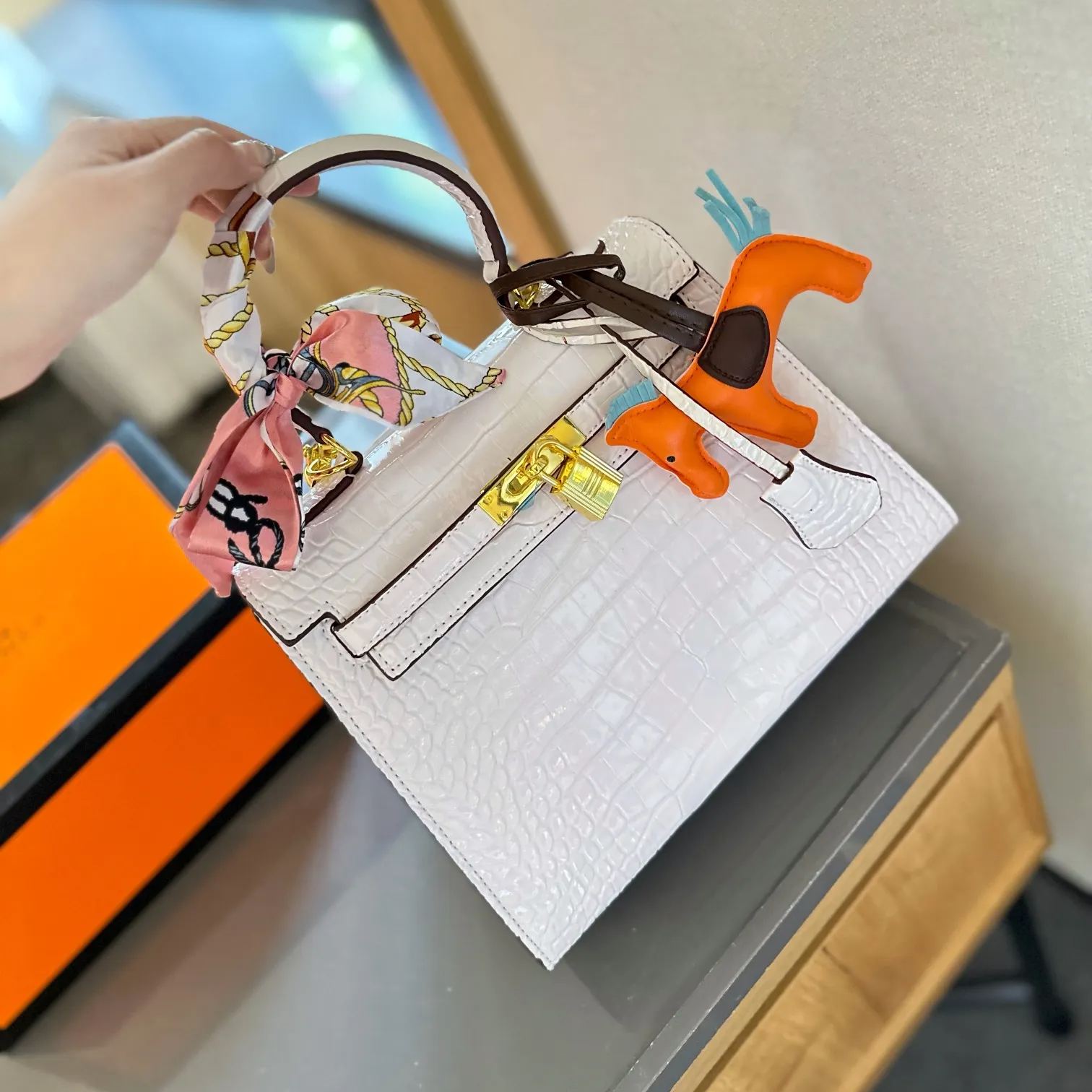 【HERMES】エルメス ケリーシリーズ クロコダイル柄 最新カラー-高島屋オンラインストア - 公式