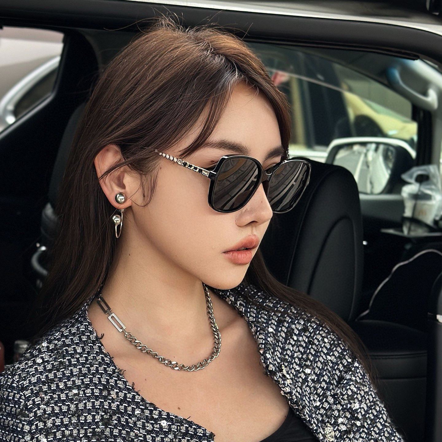 シャネルの新作サングラス、ユニークで前衛的な春夏最新モデル CH0907