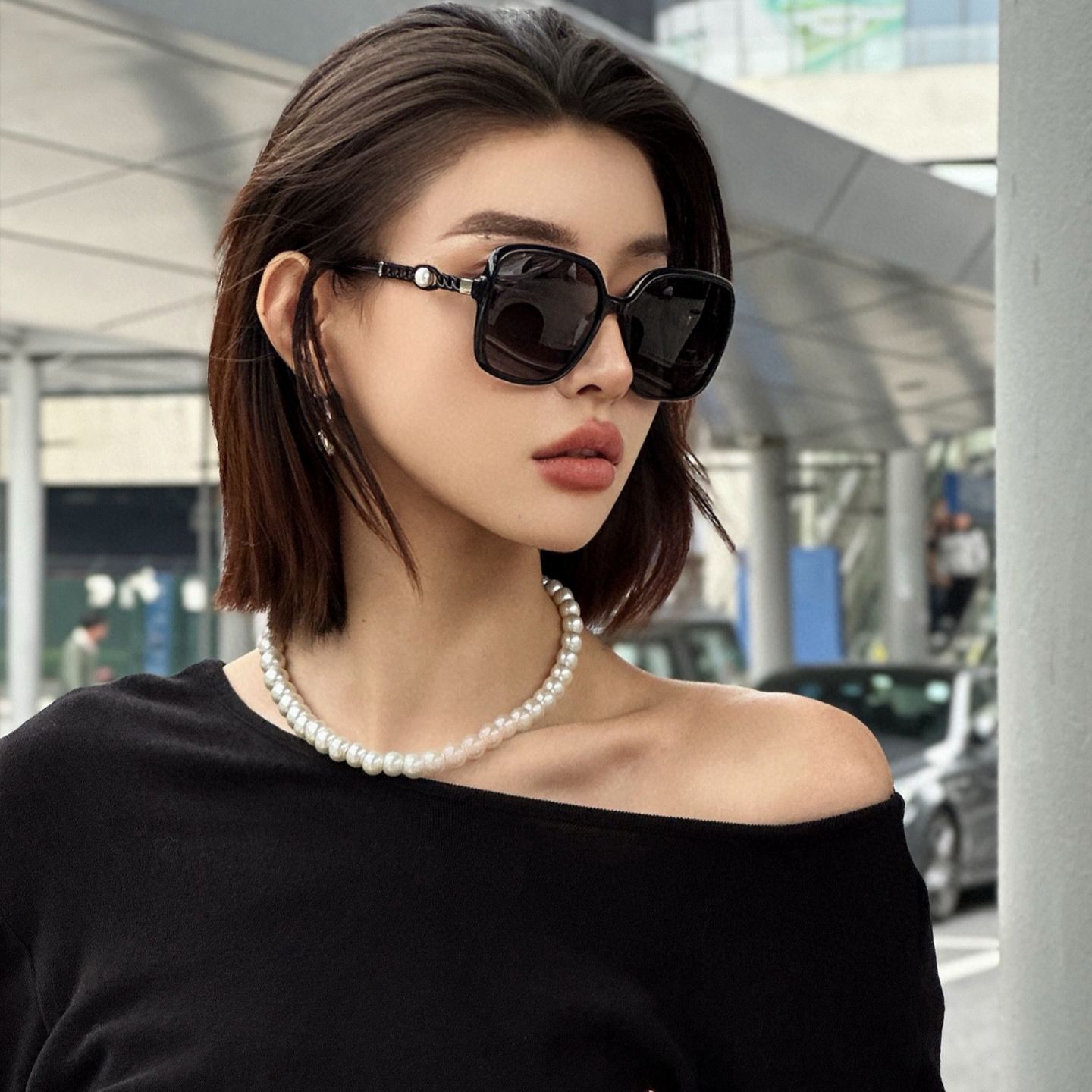 シャネルの新作サングラス、ユニークで前衛的な春夏最新モデル CH0910