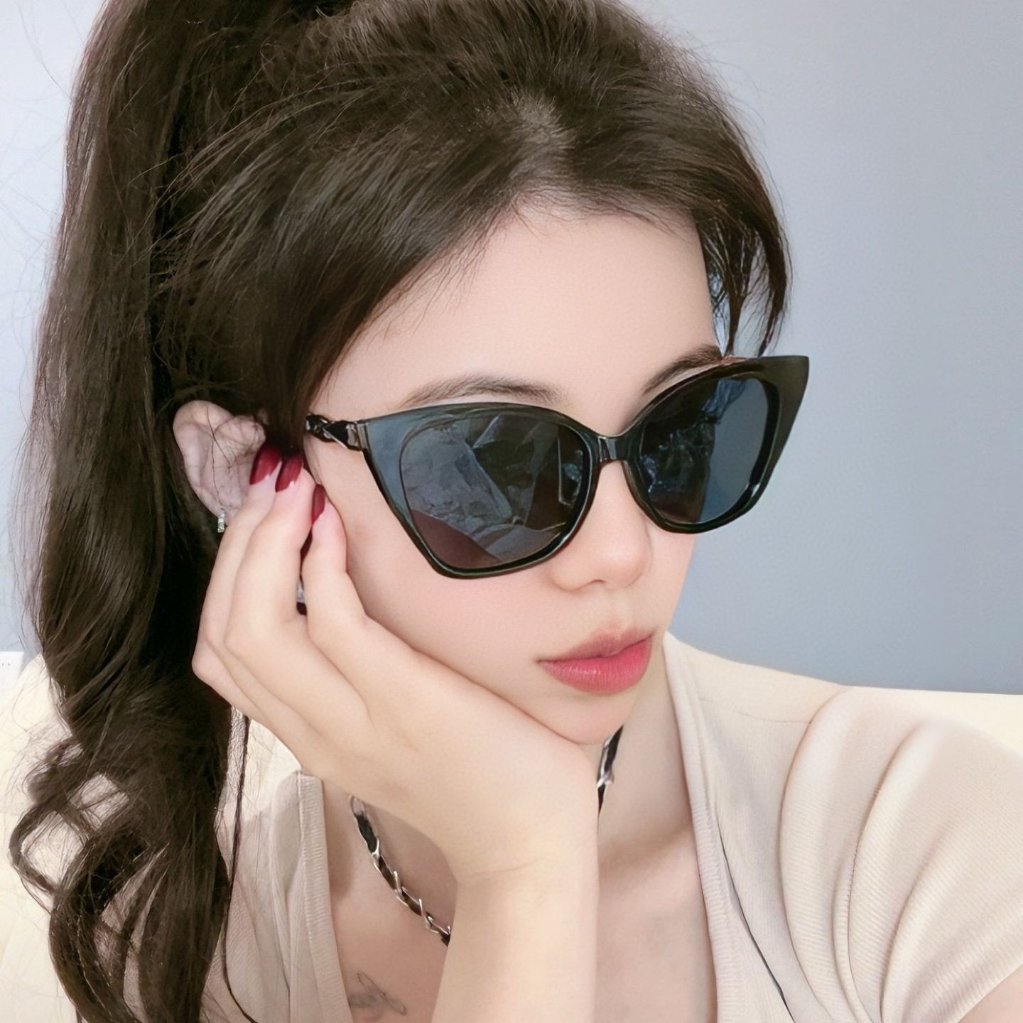 シャネルの新作サングラス、ユニークで前衛的な春夏最新モデル CH45801