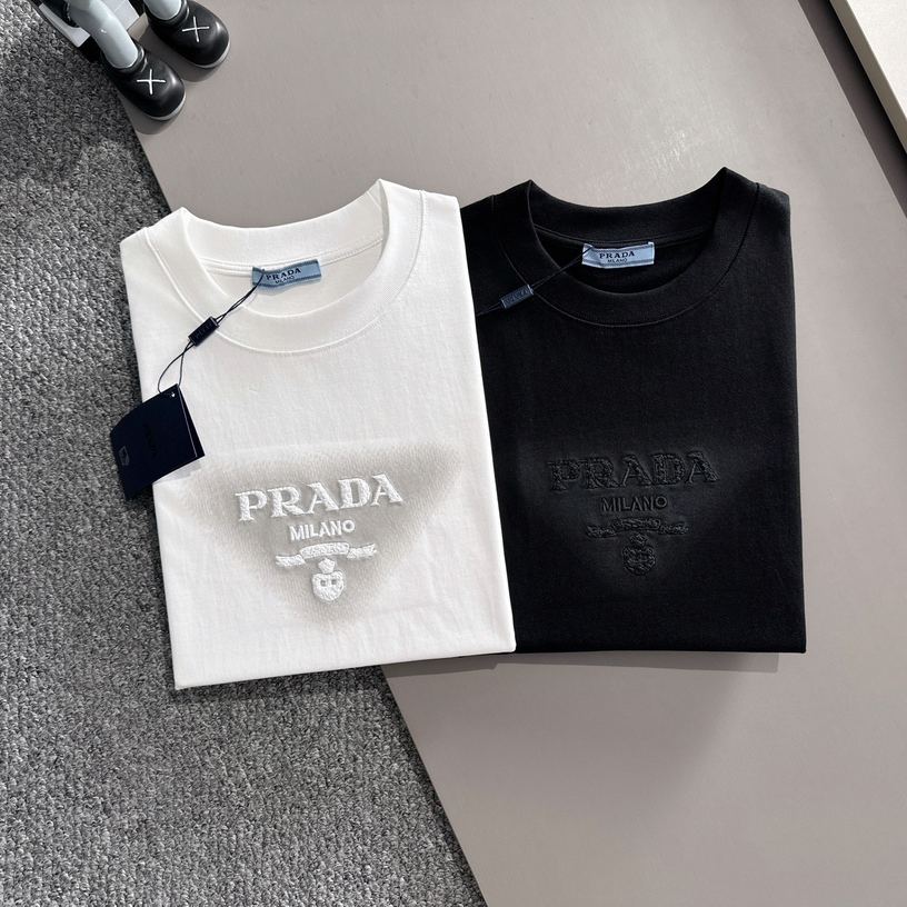 プラダ 2025年春夏新作 ブラック/ホワイト 半袖 T138028