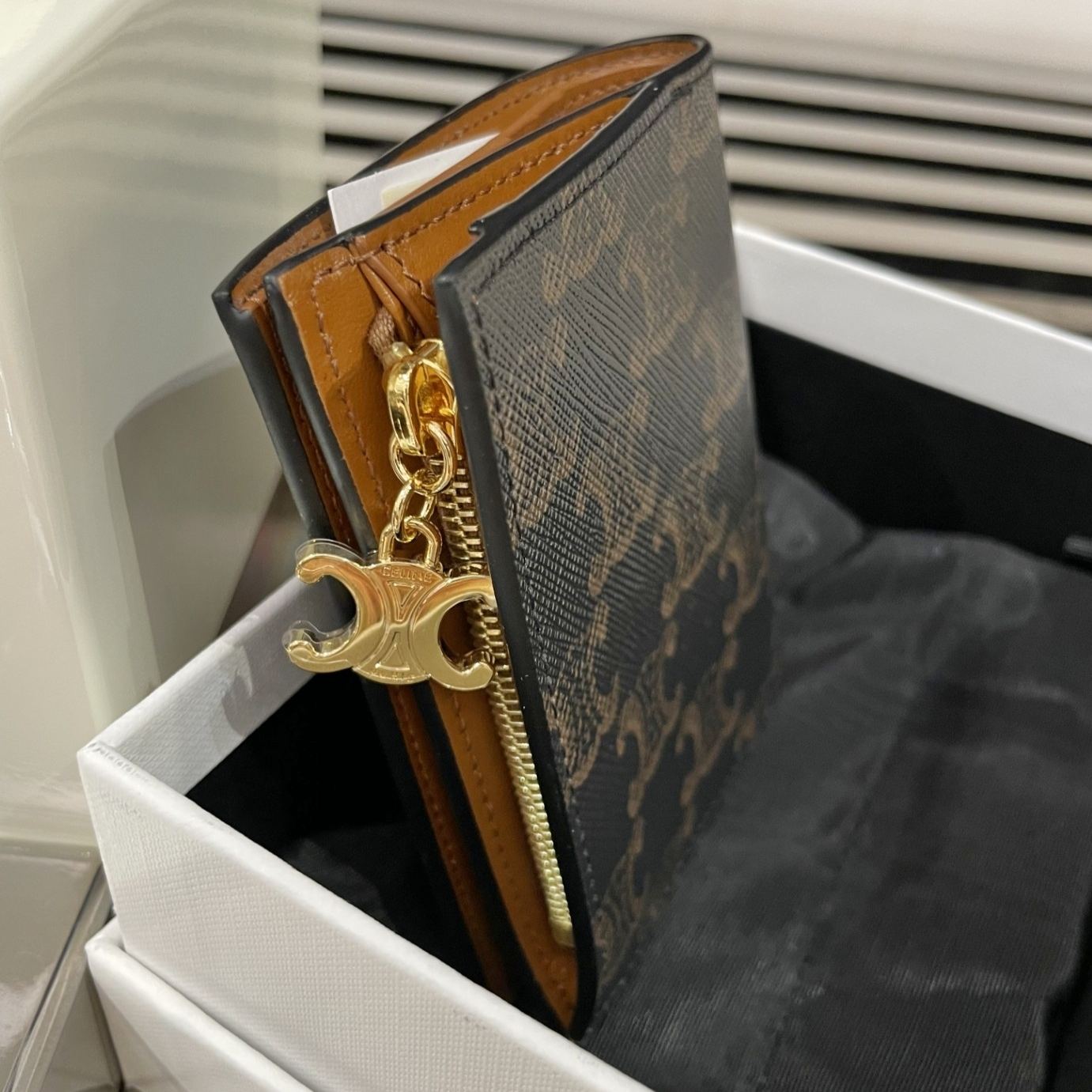 CELINE★コンパクトウォレット トリオンフチャーム♪★関税込み