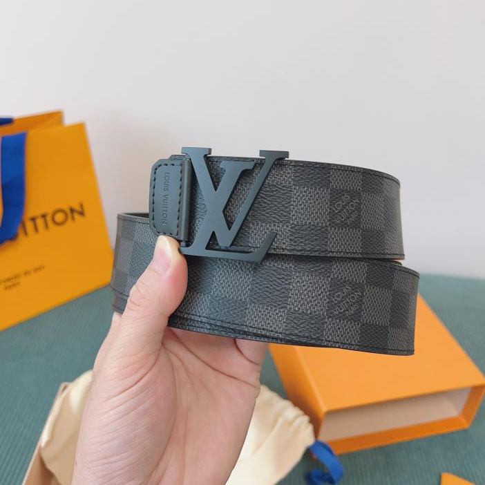 LOUIS VUITTON/ルイ・ヴィトン 4.0cm幅 クラシックベルト· ギフトにもご自身用にも最適です