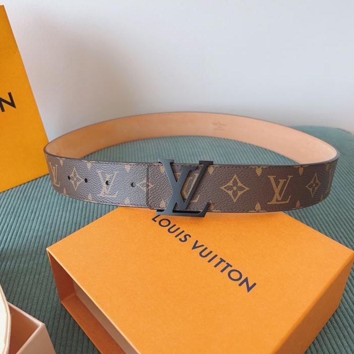 LOUIS VUITTON/ルイ・ヴィトン 4.0cm幅 クラシックベルト· ギフトにもご自身用にも最適です