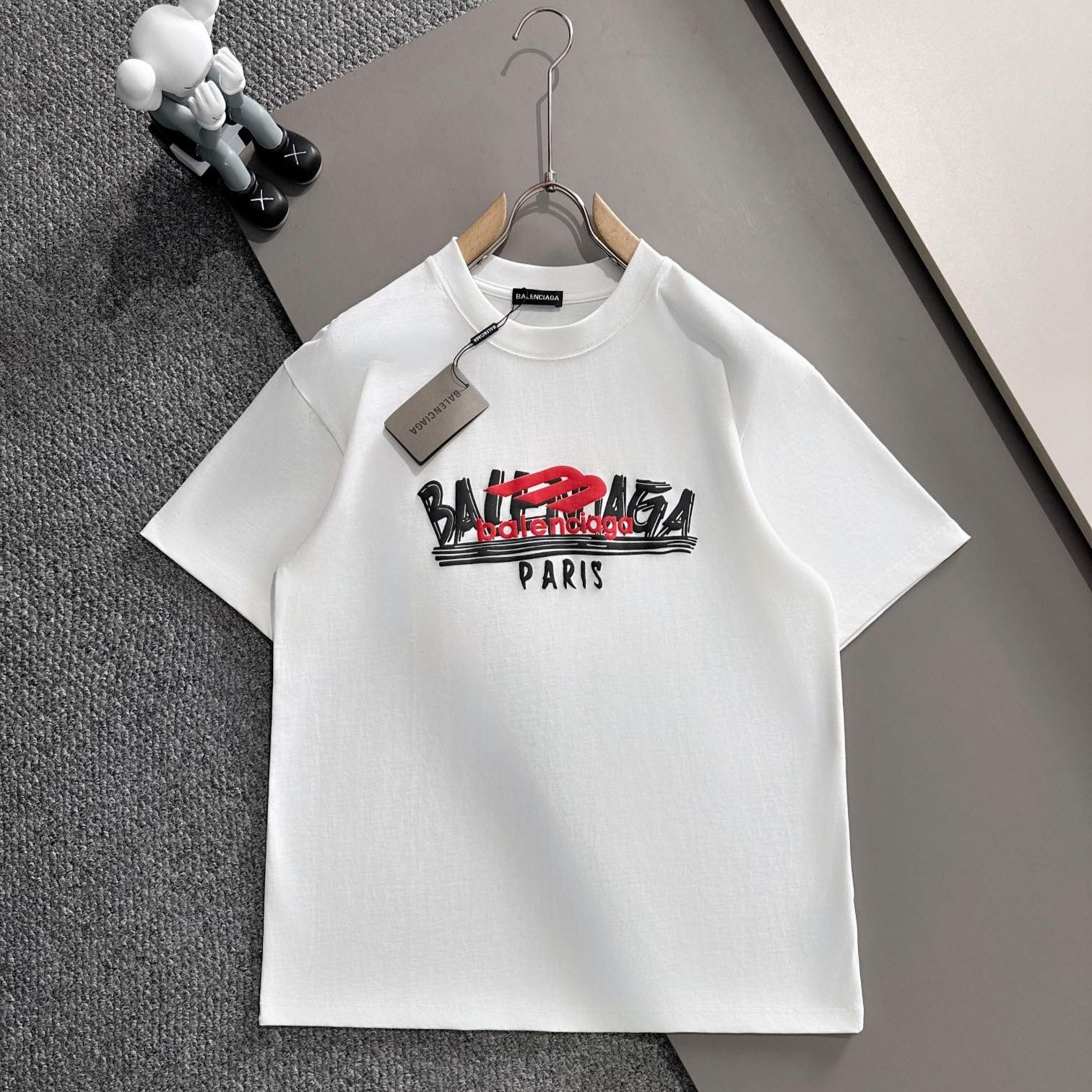バレンシアガ 2025年春夏コレクション 新作 ブラック/ホワイト 半袖 T138041