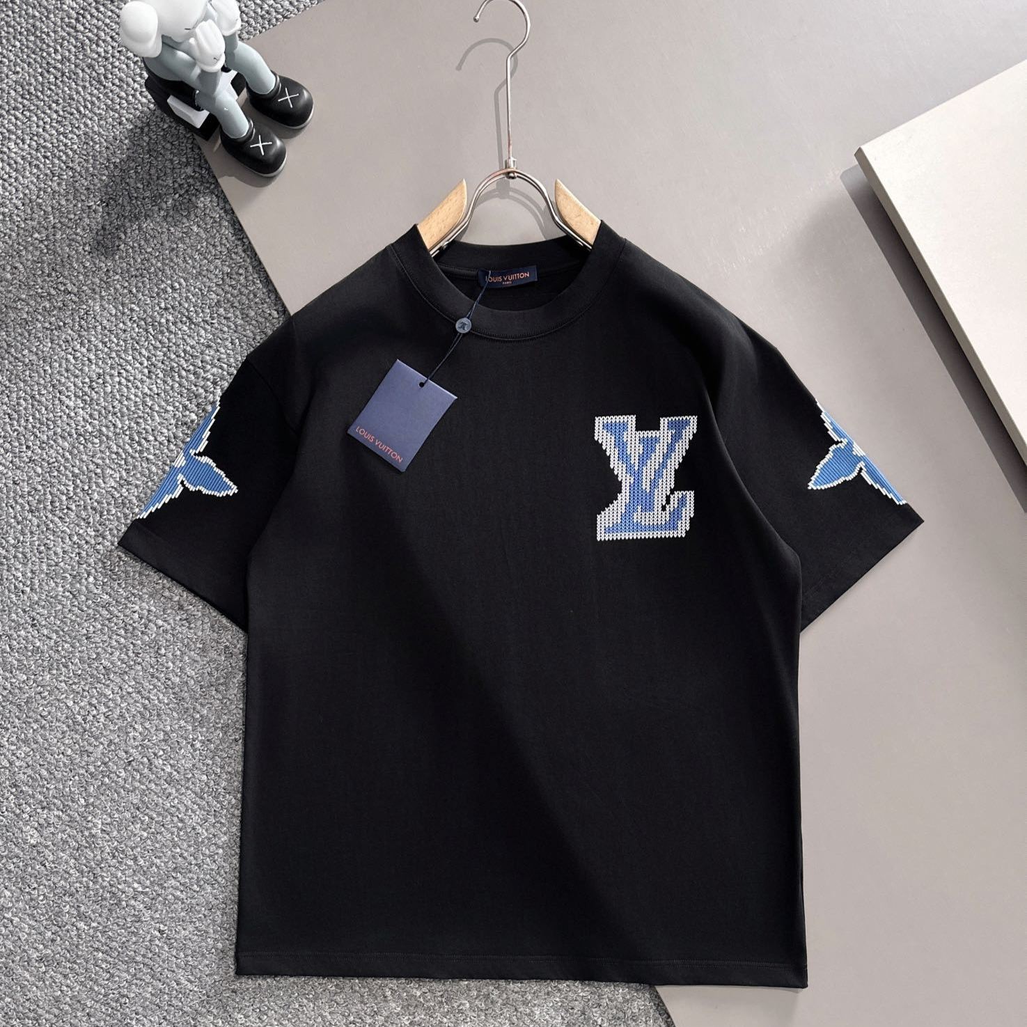ルイ・ヴィトン 2025年春夏新作 ブラック/ホワイト 半袖 T138053