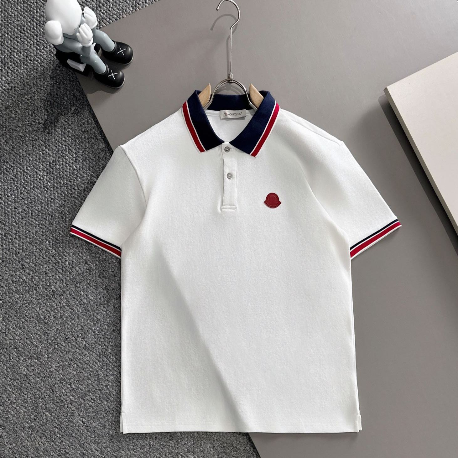 Moncler 2025年春夏コレクション ブラック/ホワイト ポロシャツ 半袖 T138056