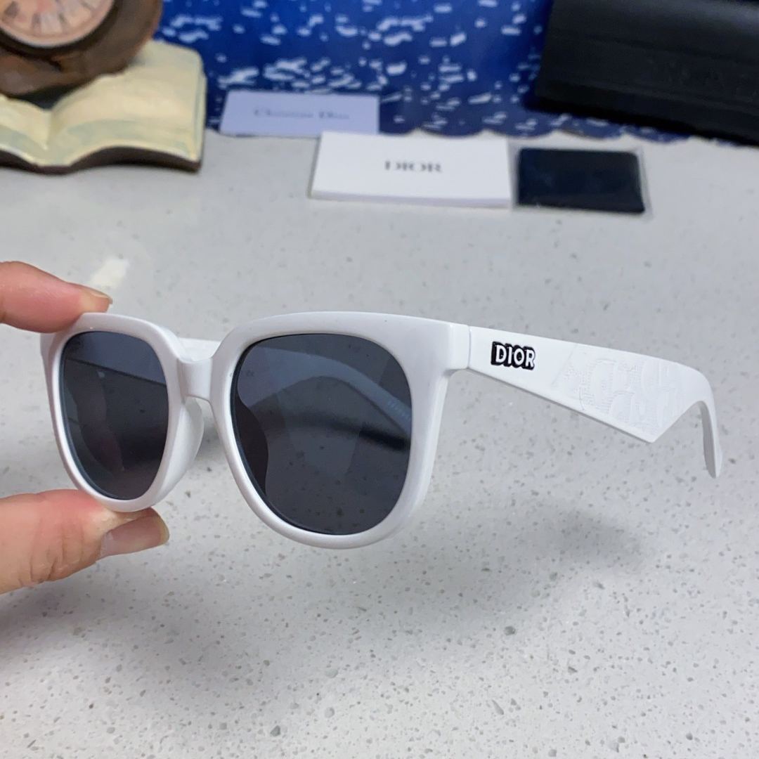 【男女兼用】2025S新作 Dior Sunglass · ディオール サングラス DiorB27 S3F