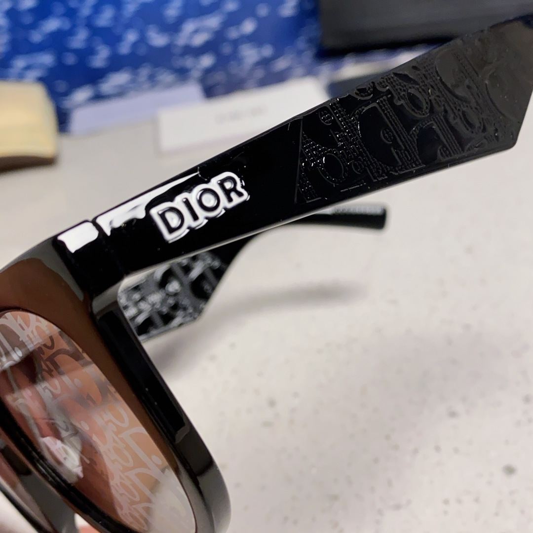 【男女兼用】2025S新作 Dior Sunglass · ディオール サングラス DiorB27 S3F