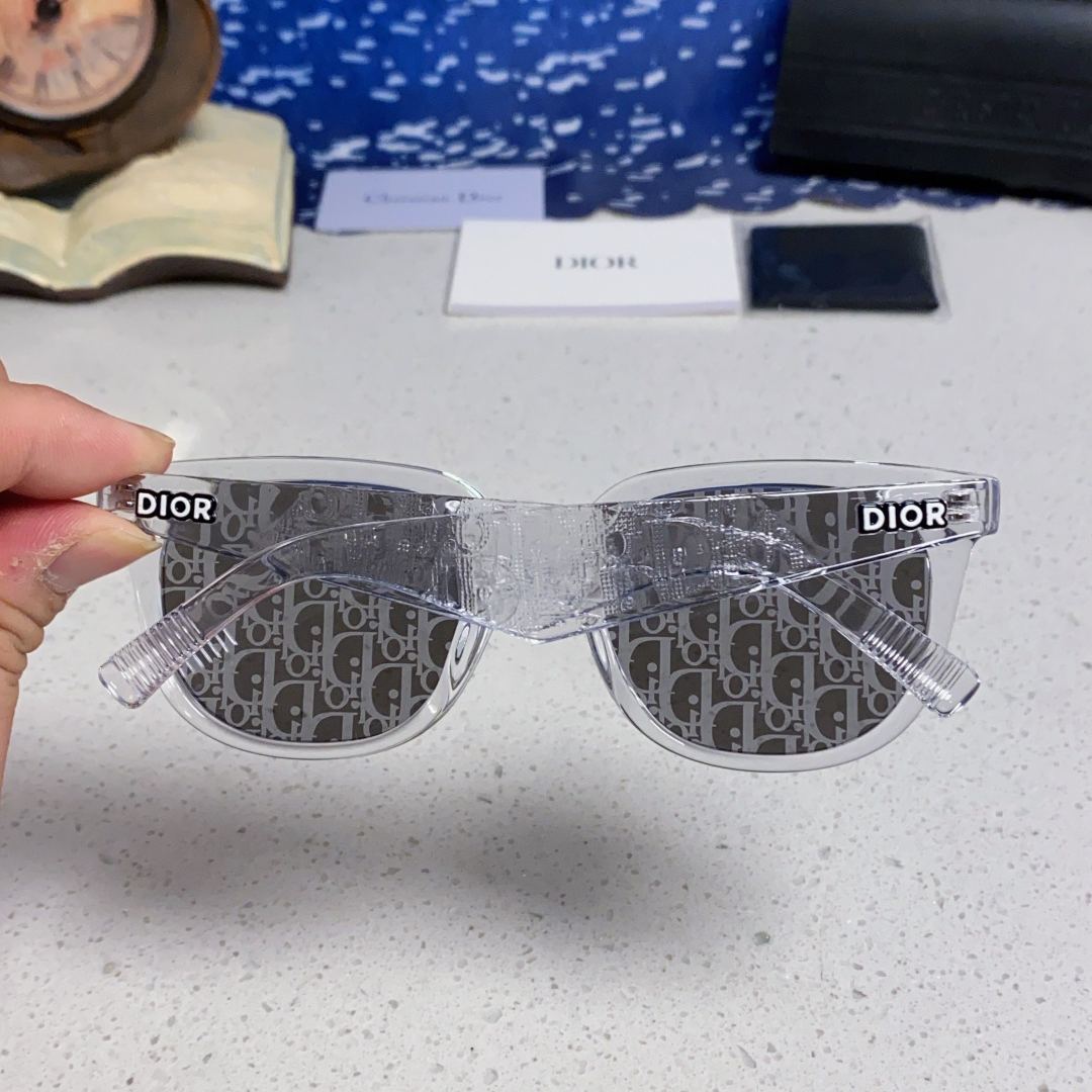 【男女兼用】2025S新作 Dior Sunglass · ディオール サングラス DiorB27 S3F