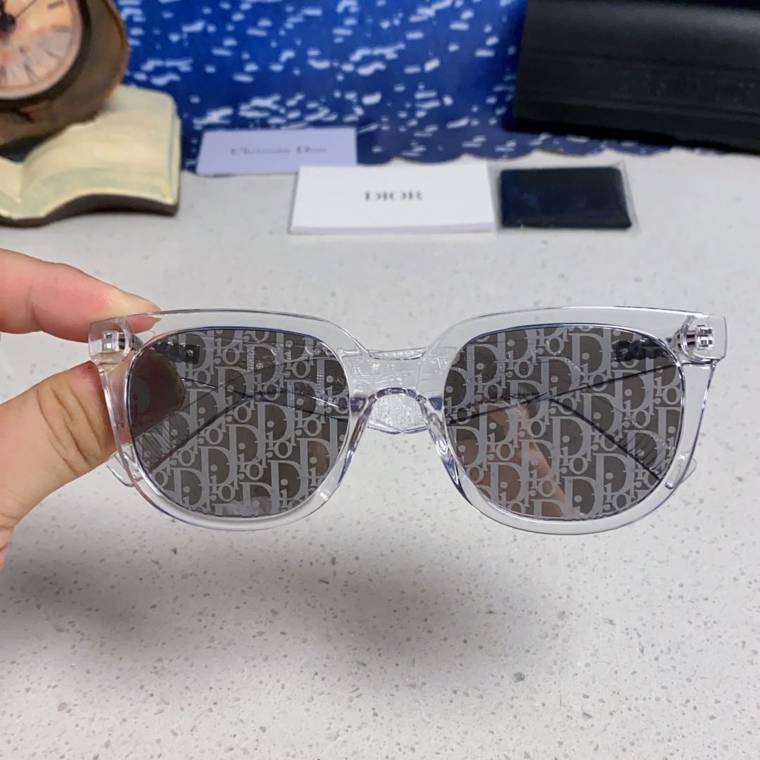 【男女兼用】2025S新作 Dior Sunglass · ディオール サングラス DiorB27 S3F