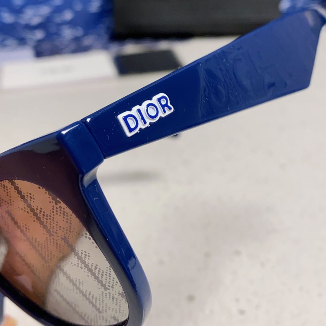 【男女兼用】2025S新作 Dior Sunglass · ディオール サングラス DiorB27 S3F-30B8