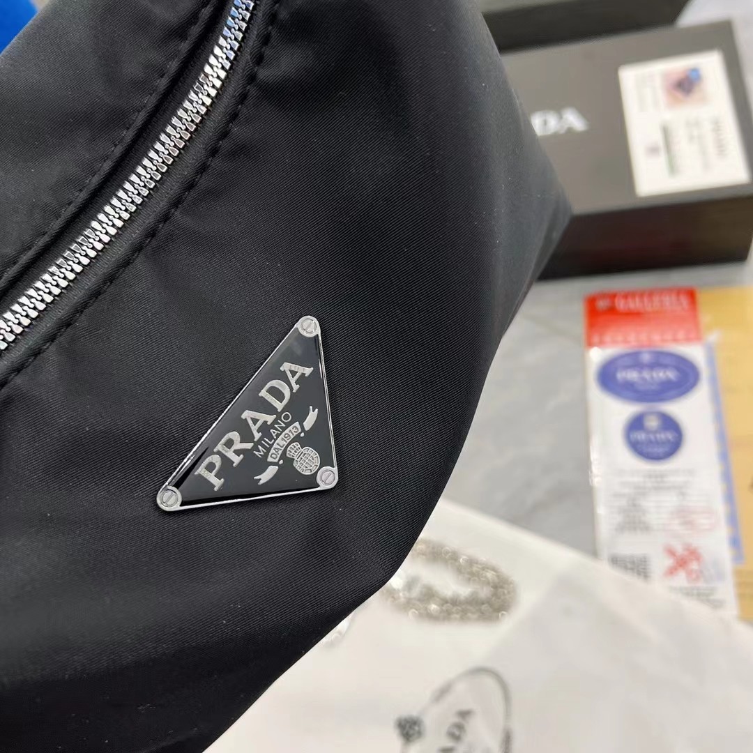 PRADA 7A 品質ブラックレザーレディースショルダークロスボディバッグチェーンジッパーと大容量